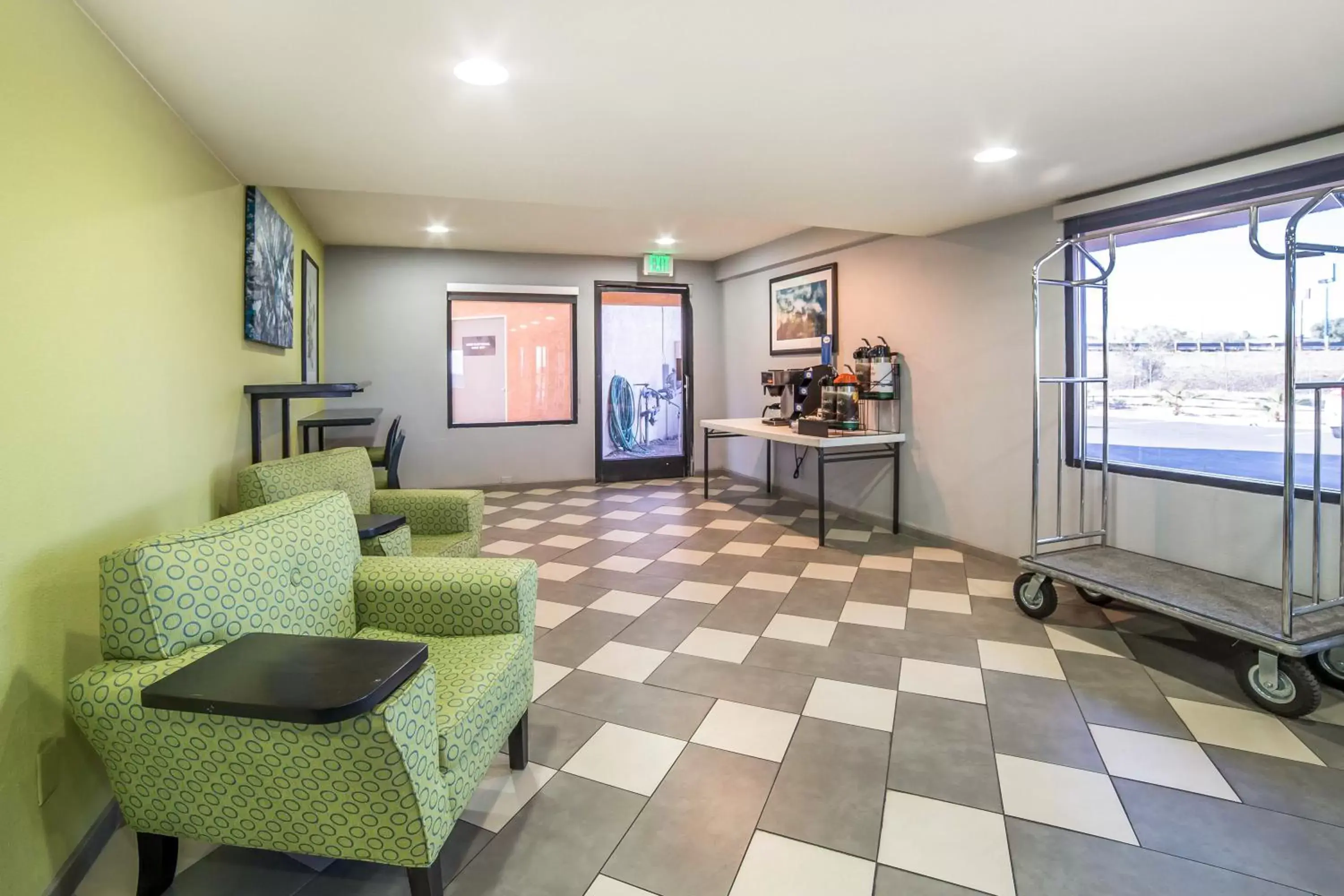 Business facilities, Seating Area in Quality Inn - Needles