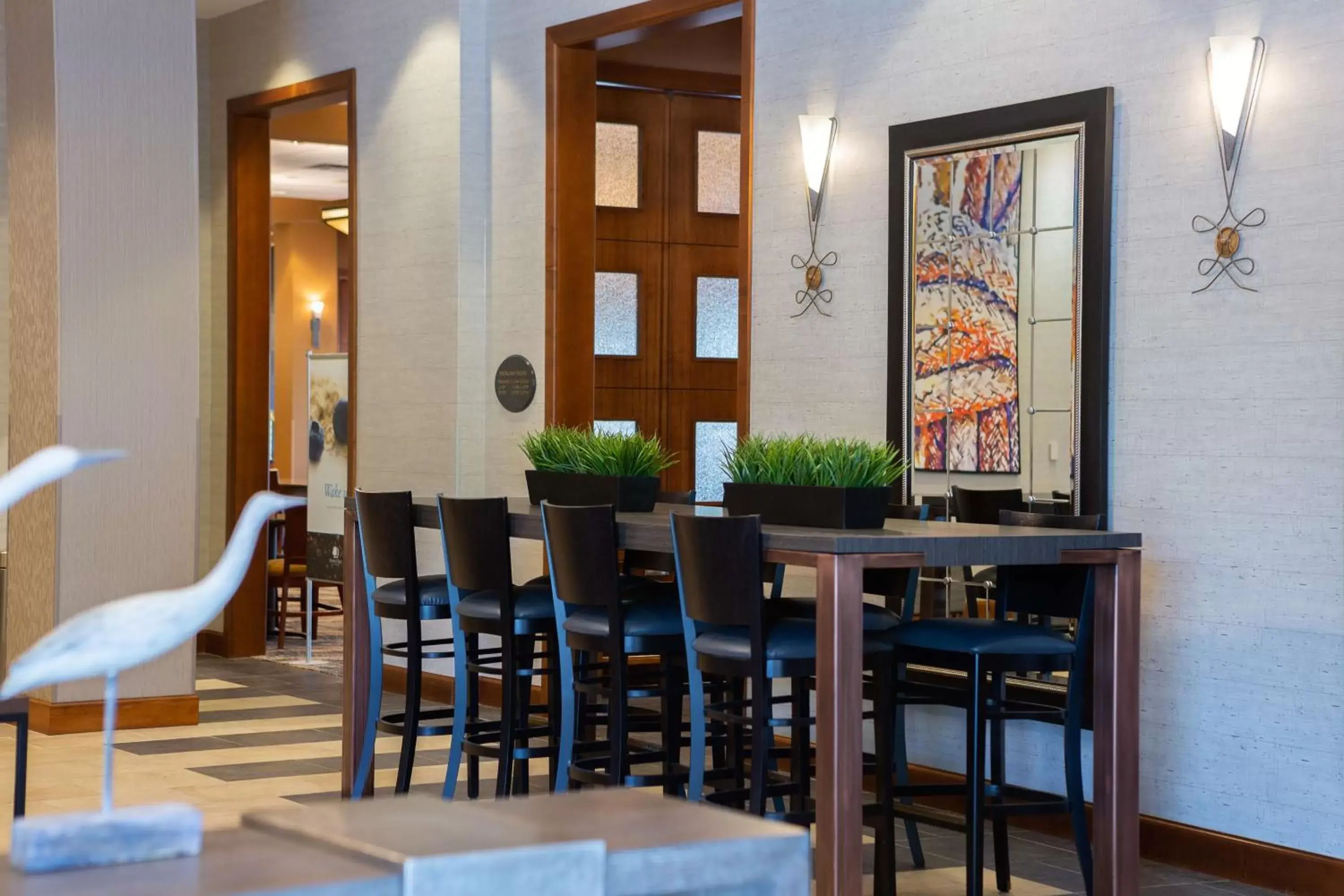 Lobby or reception, Dining Area in DoubleTree by Hilton Bay City - Riverfront