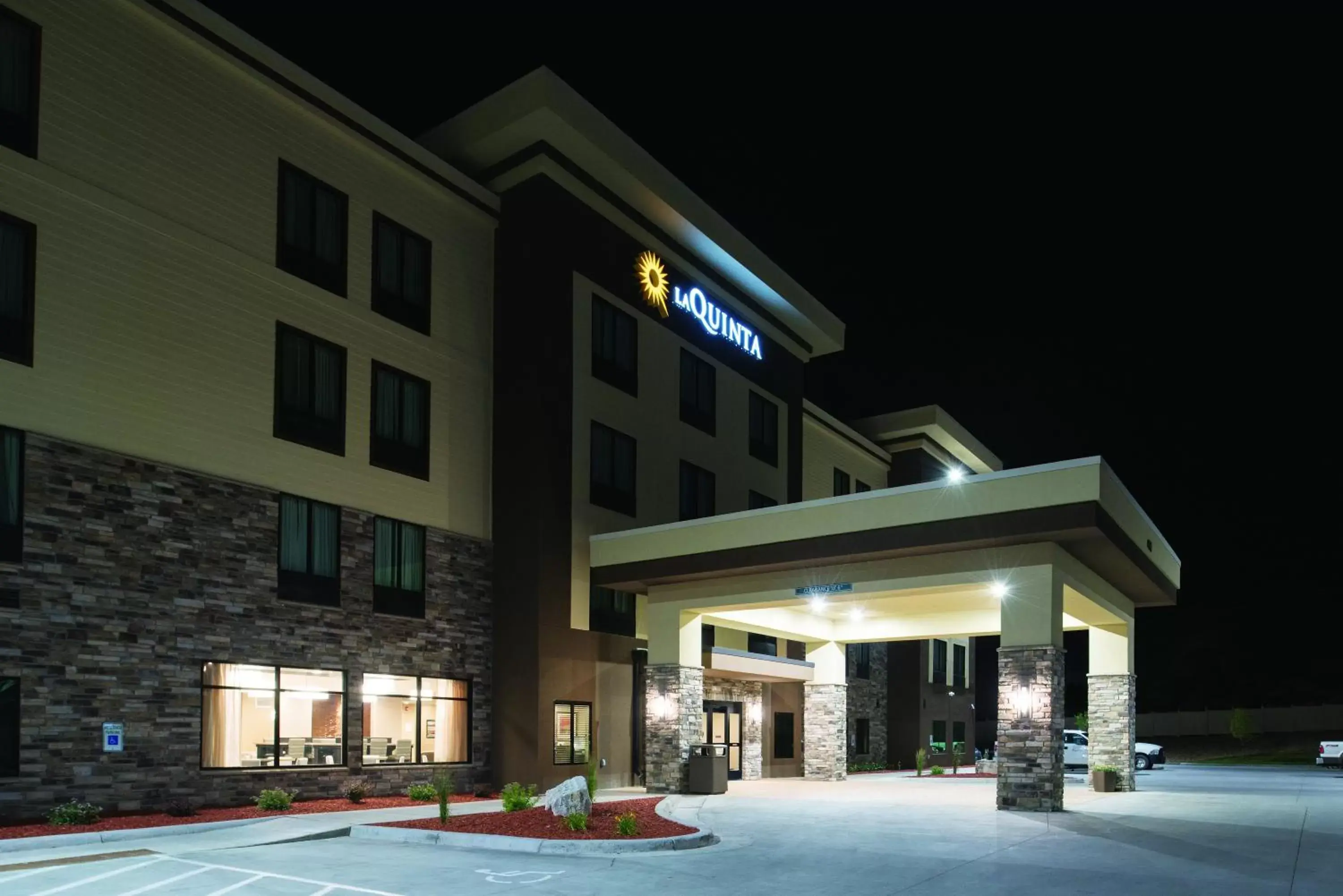 Property building in La Quinta by Wyndham Gillette Property building in La Quinta by Wyndham Gillette