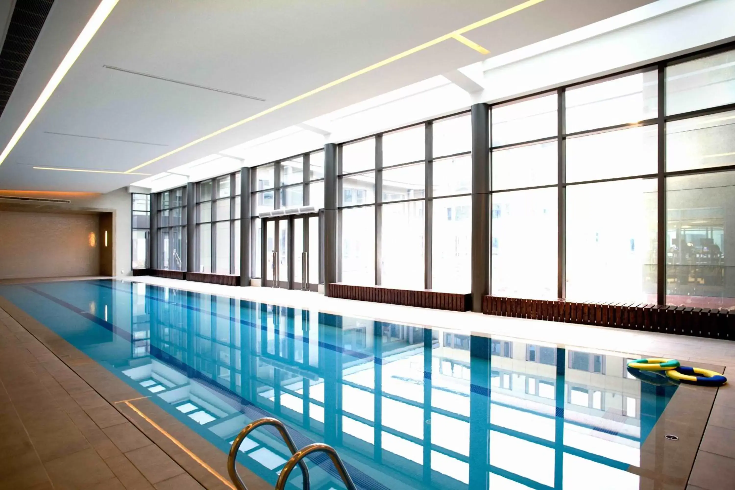 Swimming pool in Shanghai Parkyard Hotel Swimming pool in Shanghai Parkyard Hotel