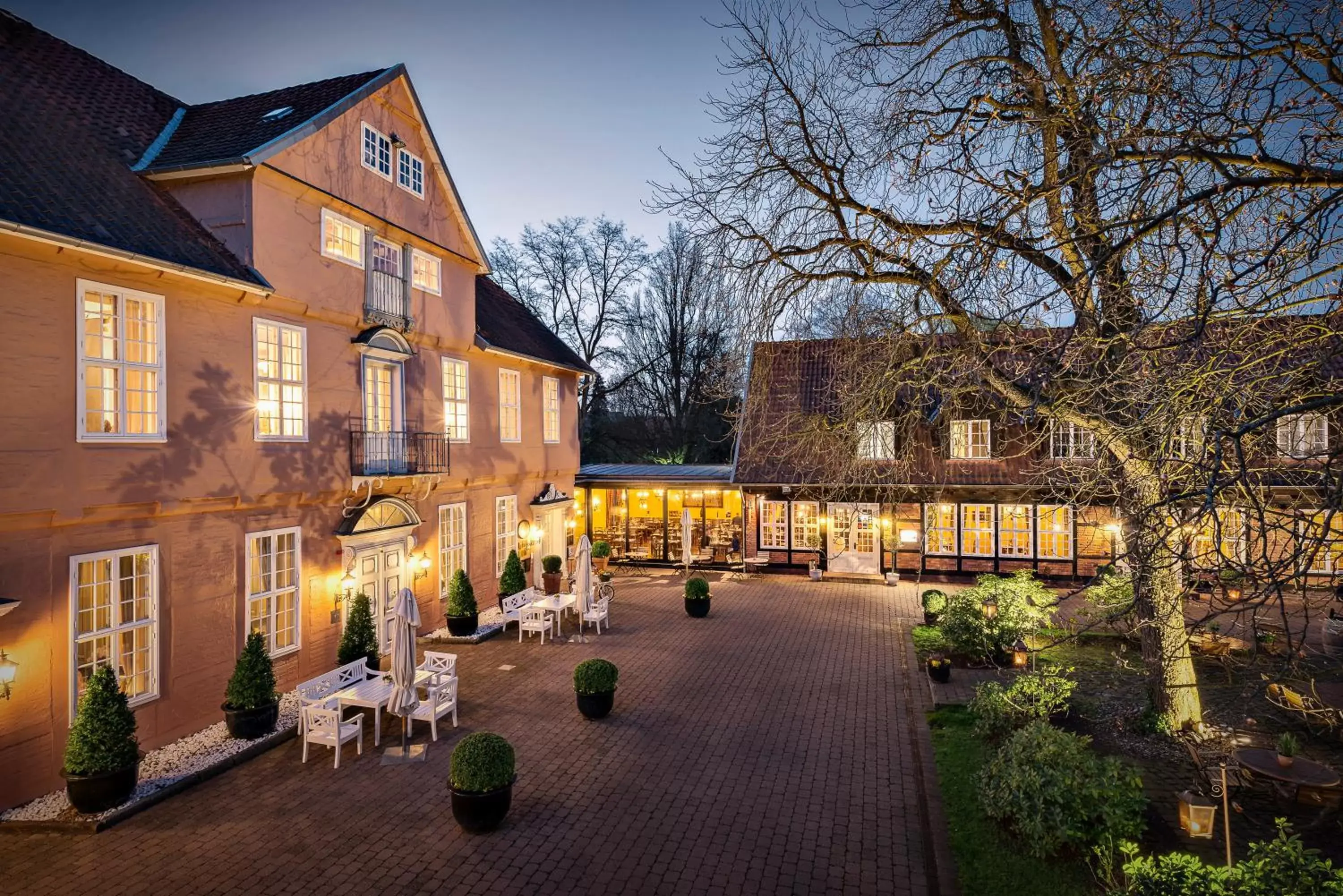 Facade/entrance, Property Building in Althoff Hotel Fürstenhof