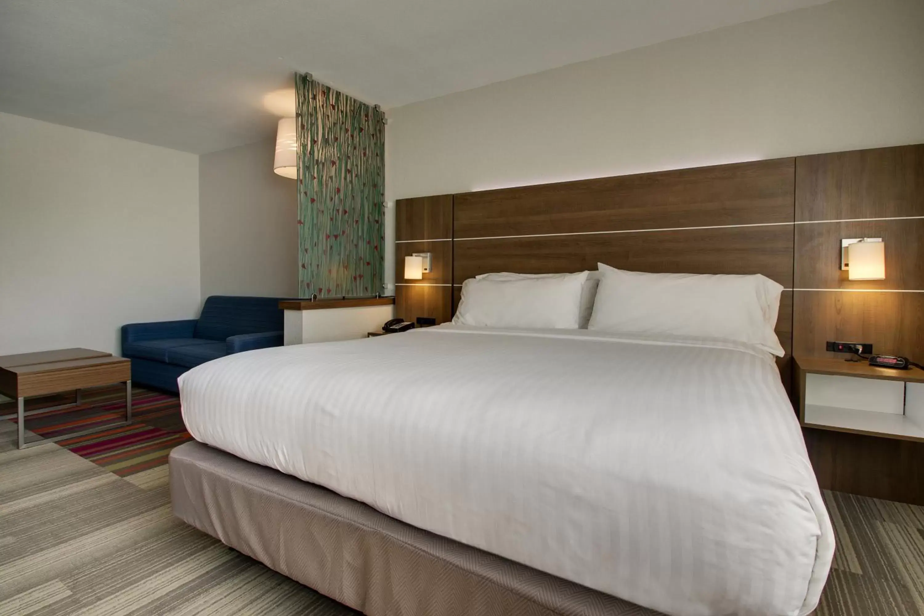 Bedroom, Bed in Holiday Inn Express & Suites Wapakoneta, an IHG Hotel