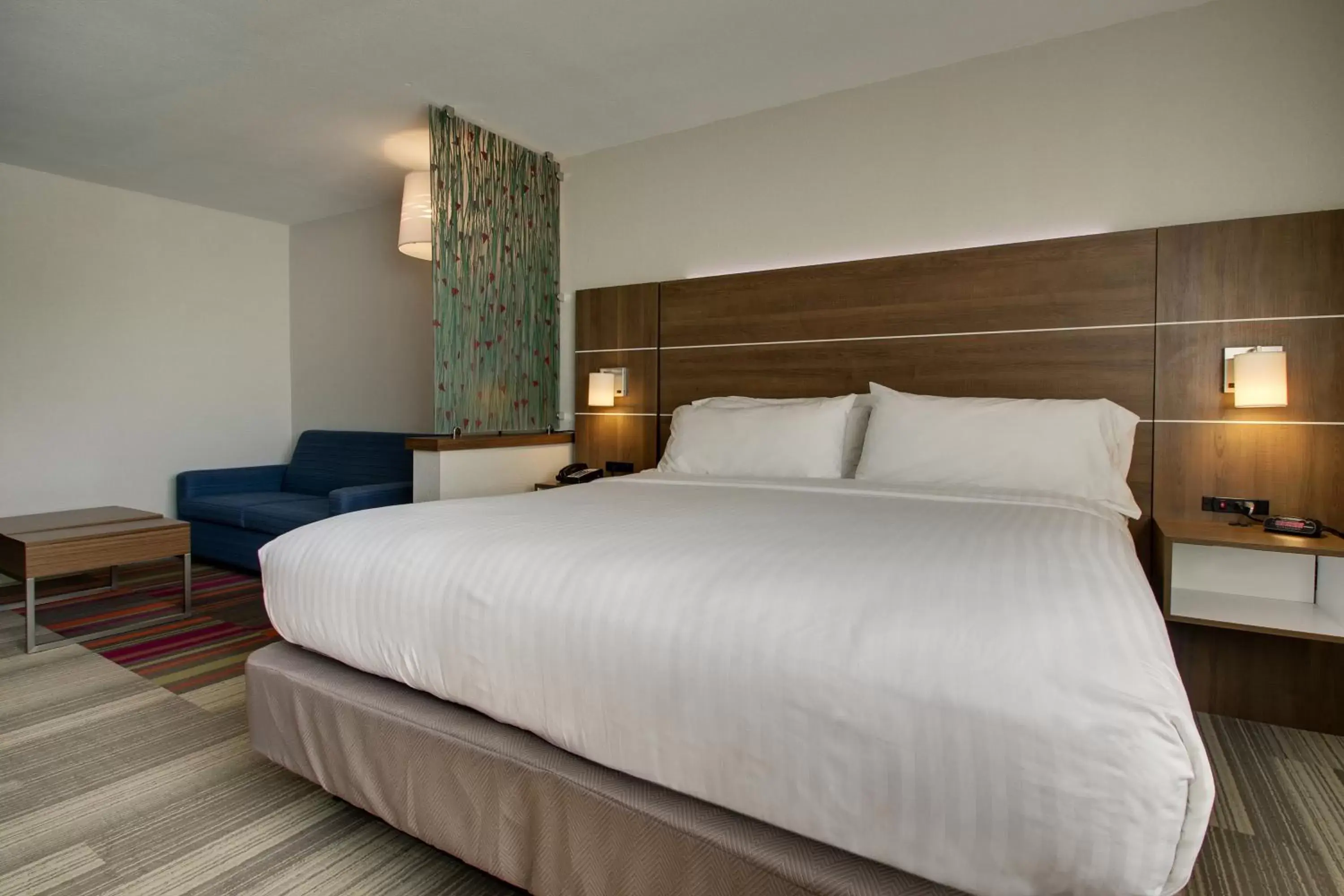 Bedroom, Bed in Holiday Inn Express & Suites Wapakoneta by IHG Bedroom, Bed in Holiday Inn Express & Suites Wapakoneta by IHG