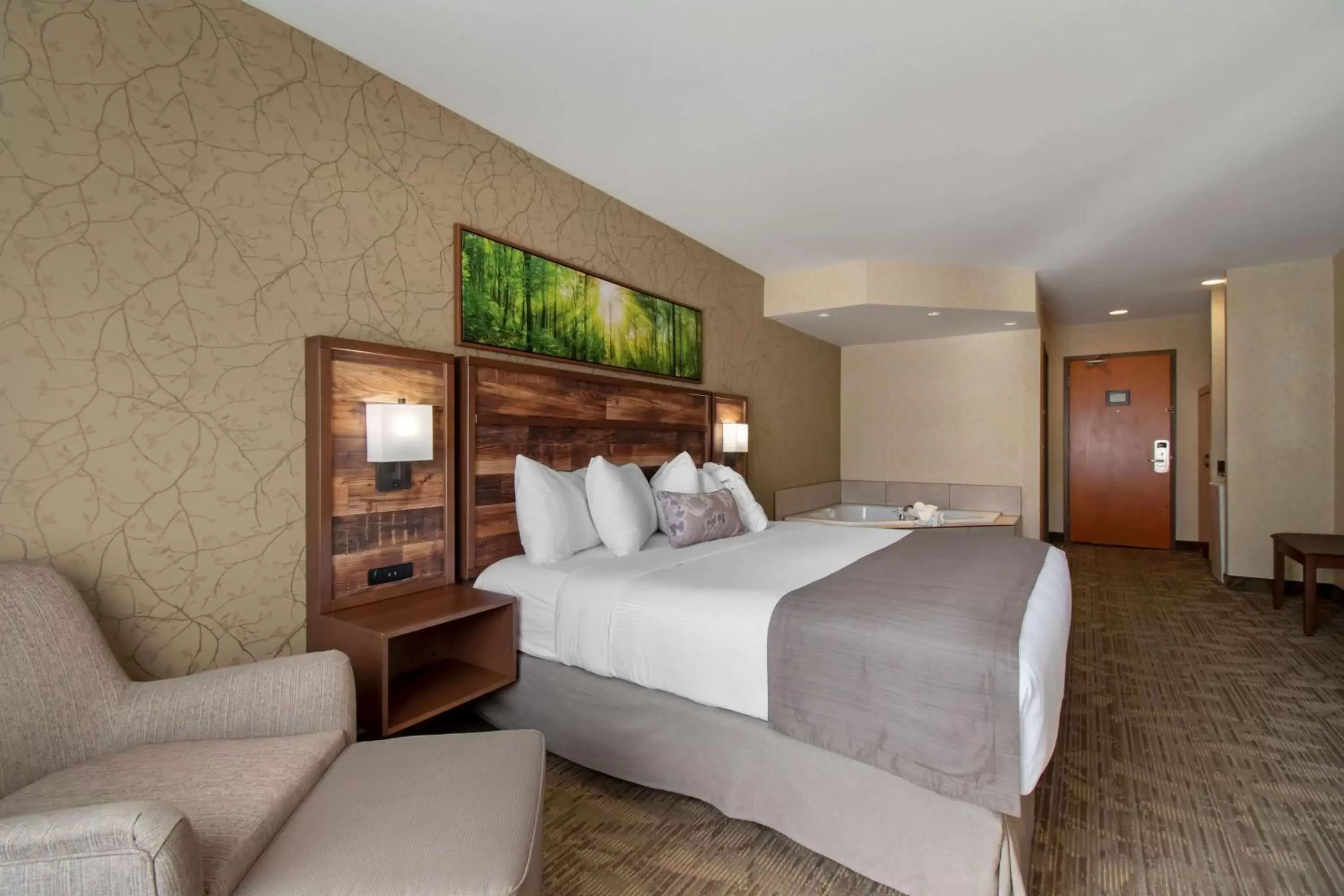 Bedroom, Bed in BEST WESTERN PLUS Valemount Inn & Suites