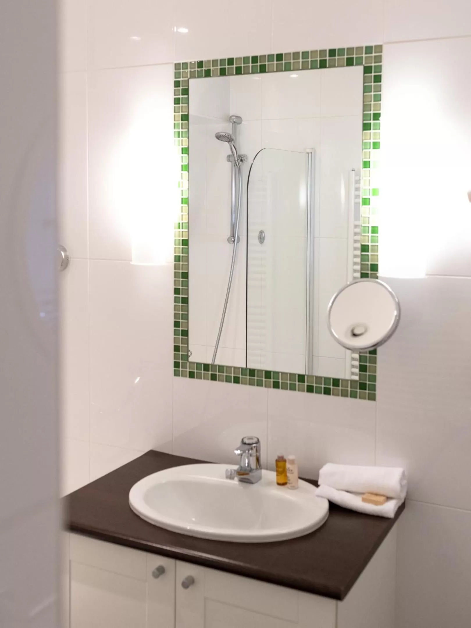 Bathroom in Hotel Mercure Roscoff Bord De Mer