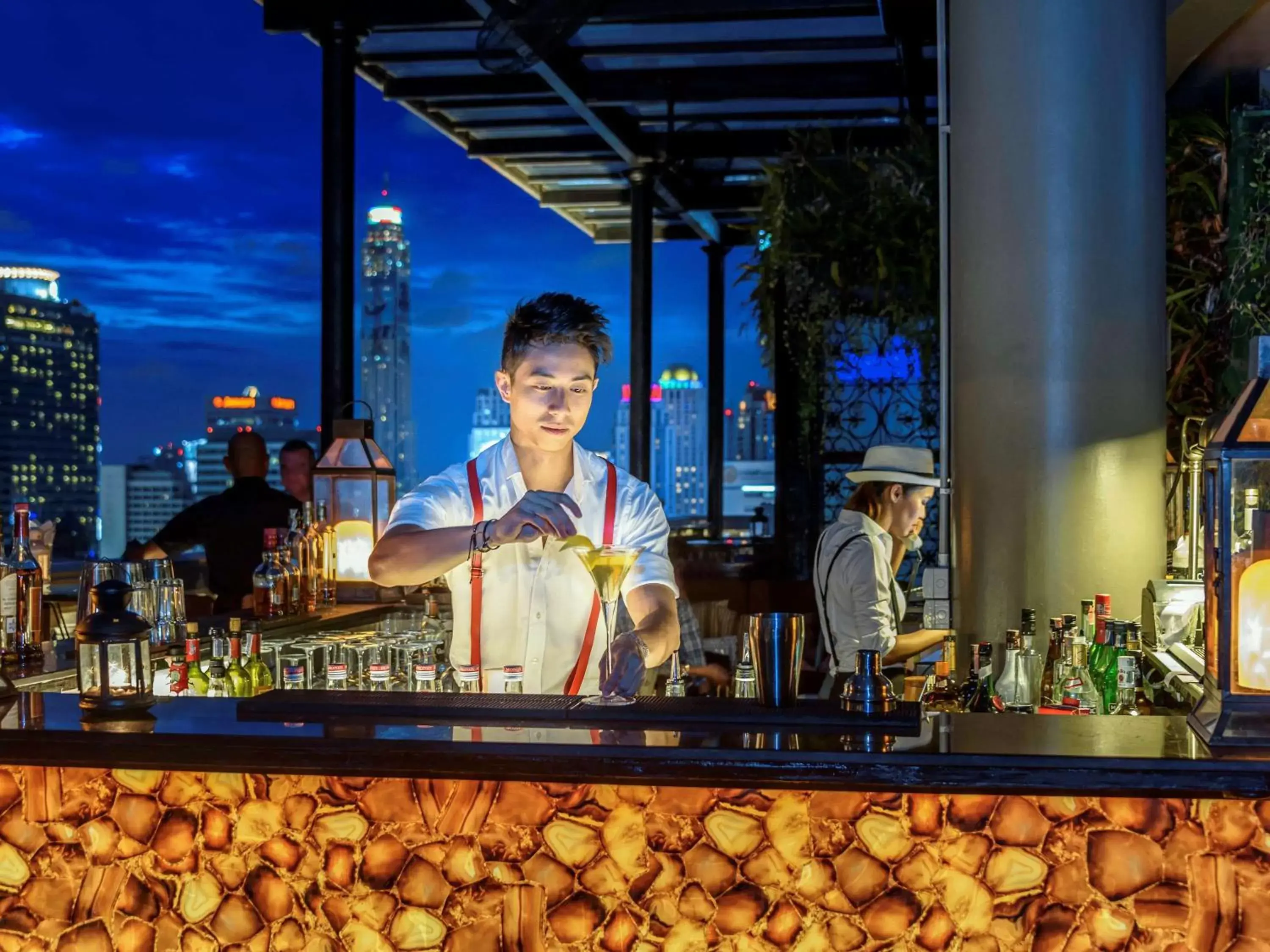 Lounge or bar in Hotel Muse Bangkok Langsuan - MGallery