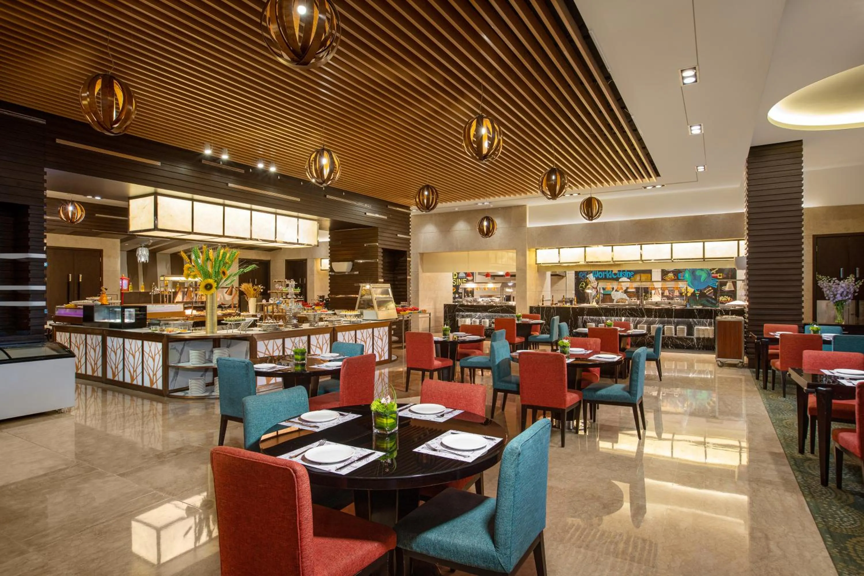 Restaurant/places to eat in Crowne Plaza Shanghai Xiayang Lake by IHG