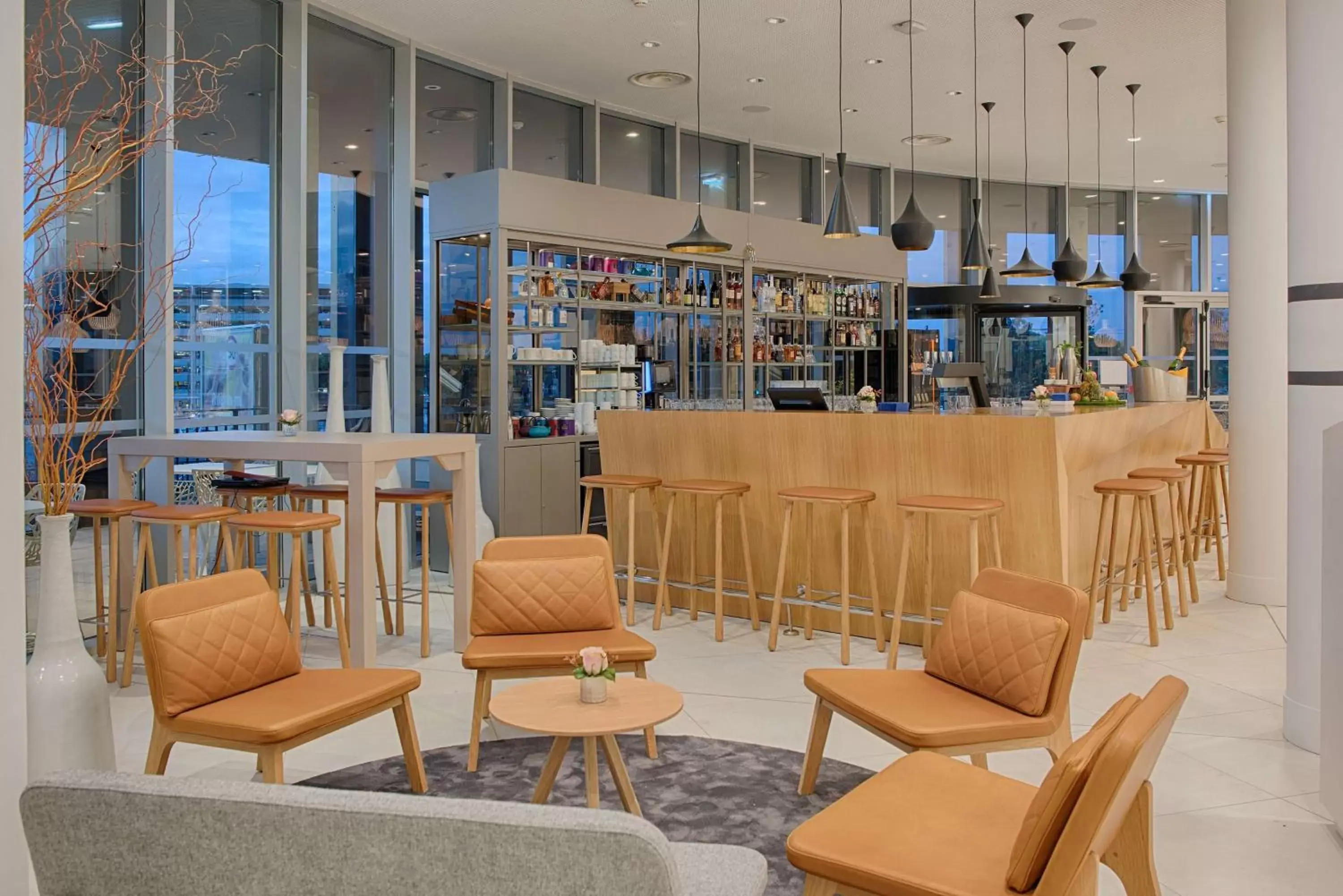 Lounge or bar, Lounge/Bar in NH Toulouse Airport