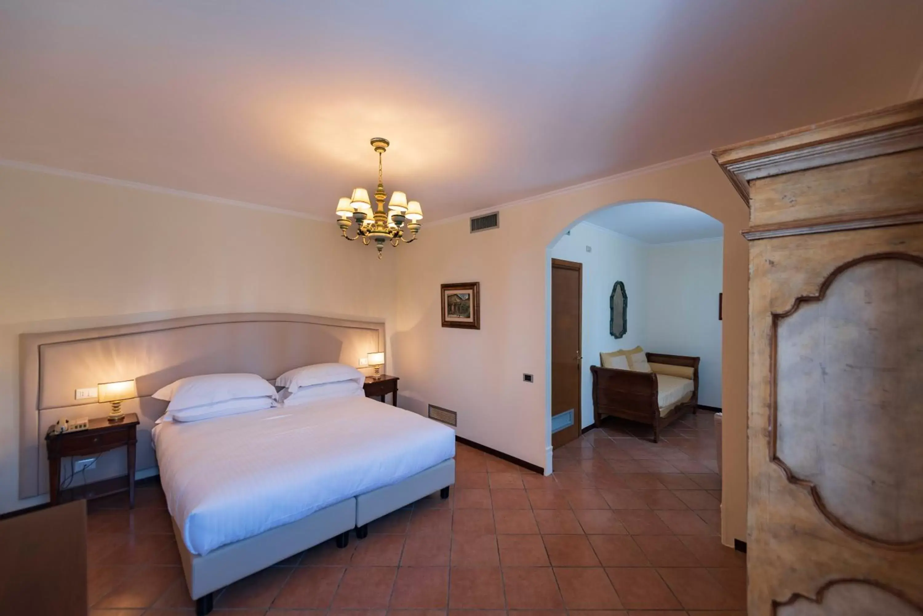 Bed in Villa Scacciapensieri Boutique Hotel