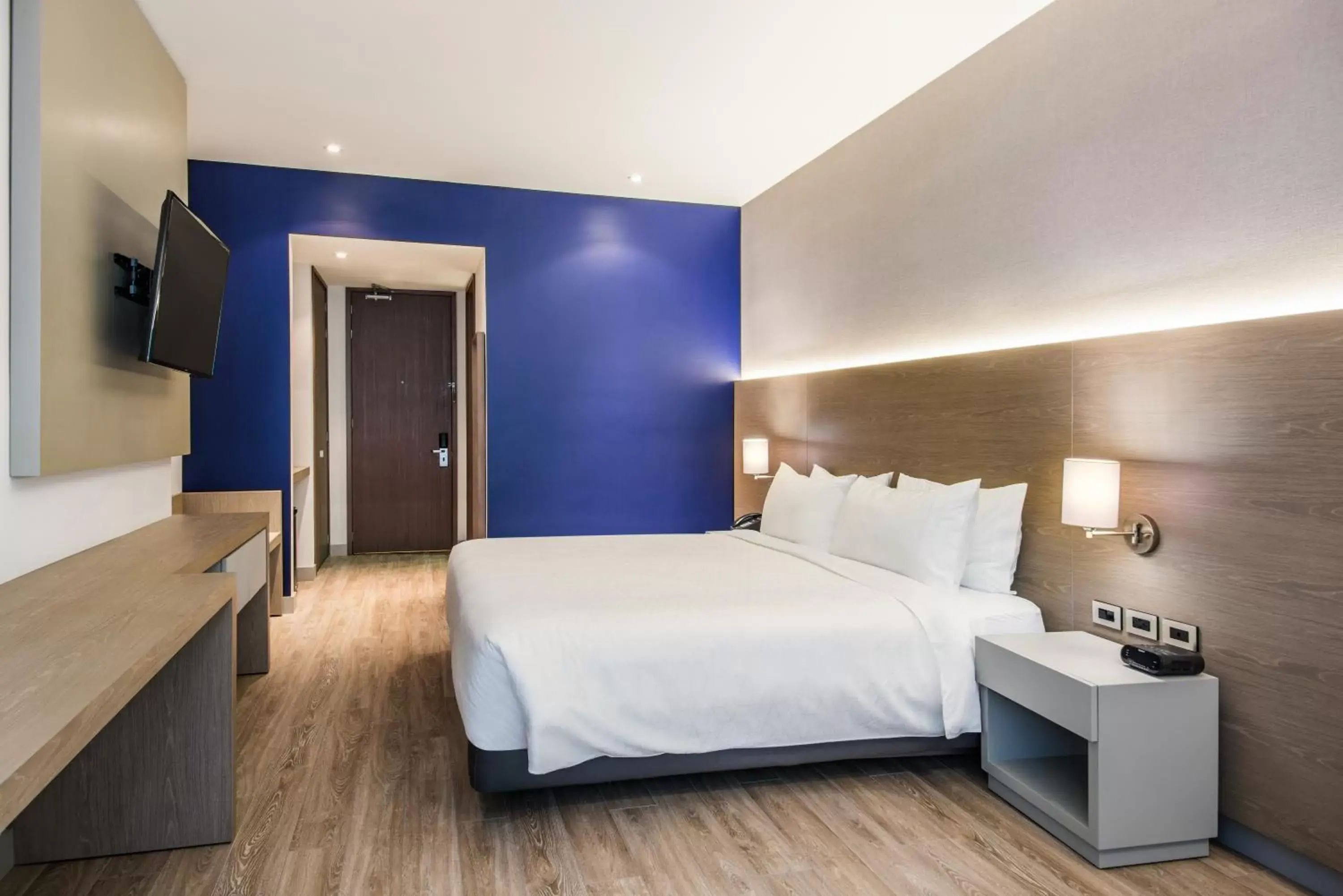 Bed in Holiday Inn Express Bogotá - Parque La 93, an IHG Hotel