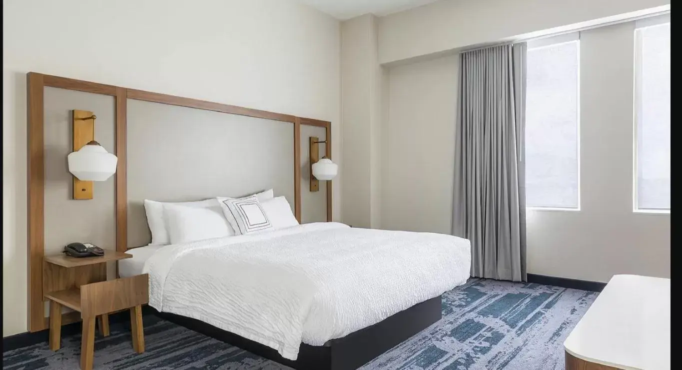 Bed in Fairfield Inn & Suites by Marriott Des Moines Downtown