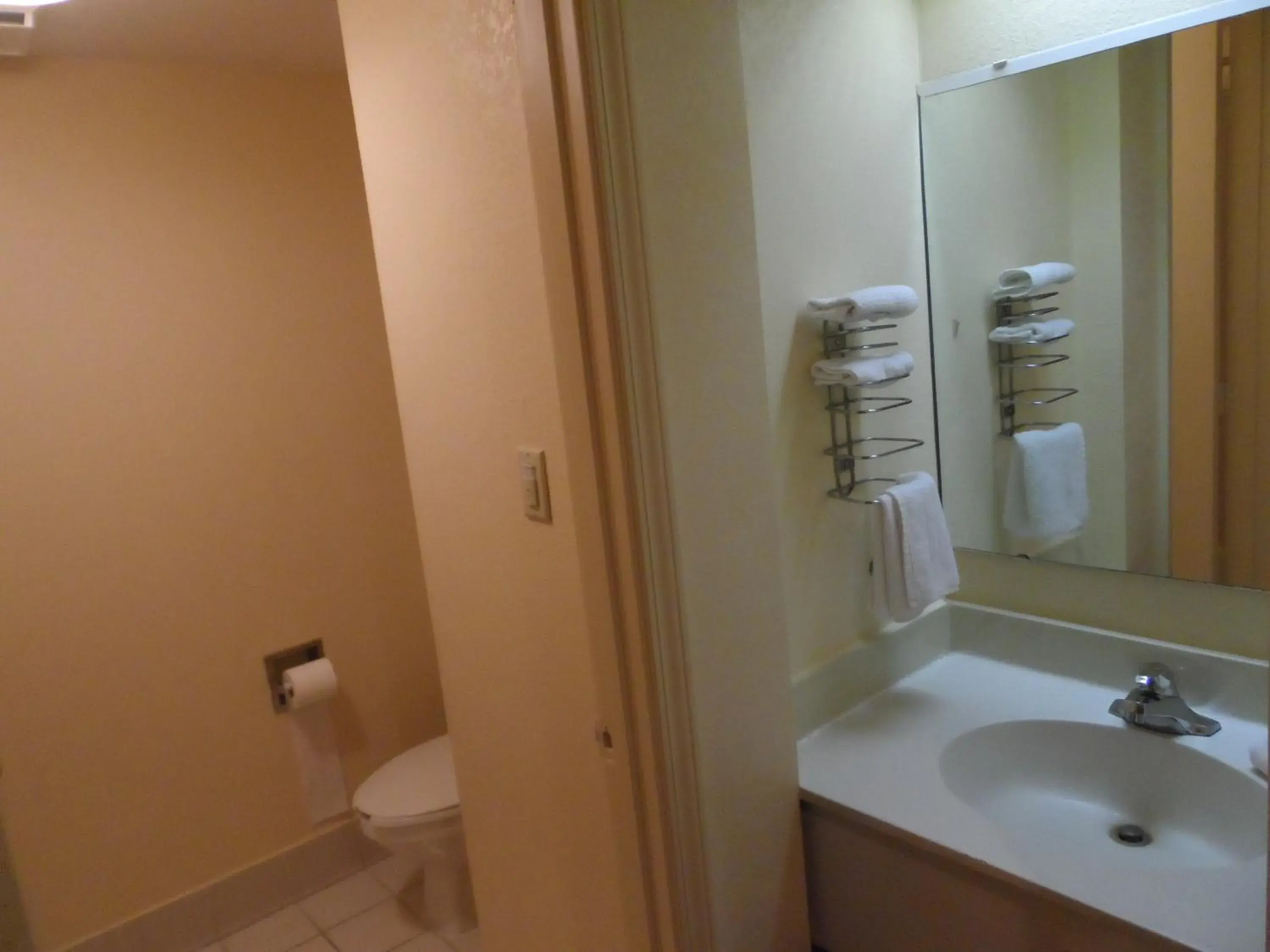 Bathroom in Americas Best Value Inn Evansville