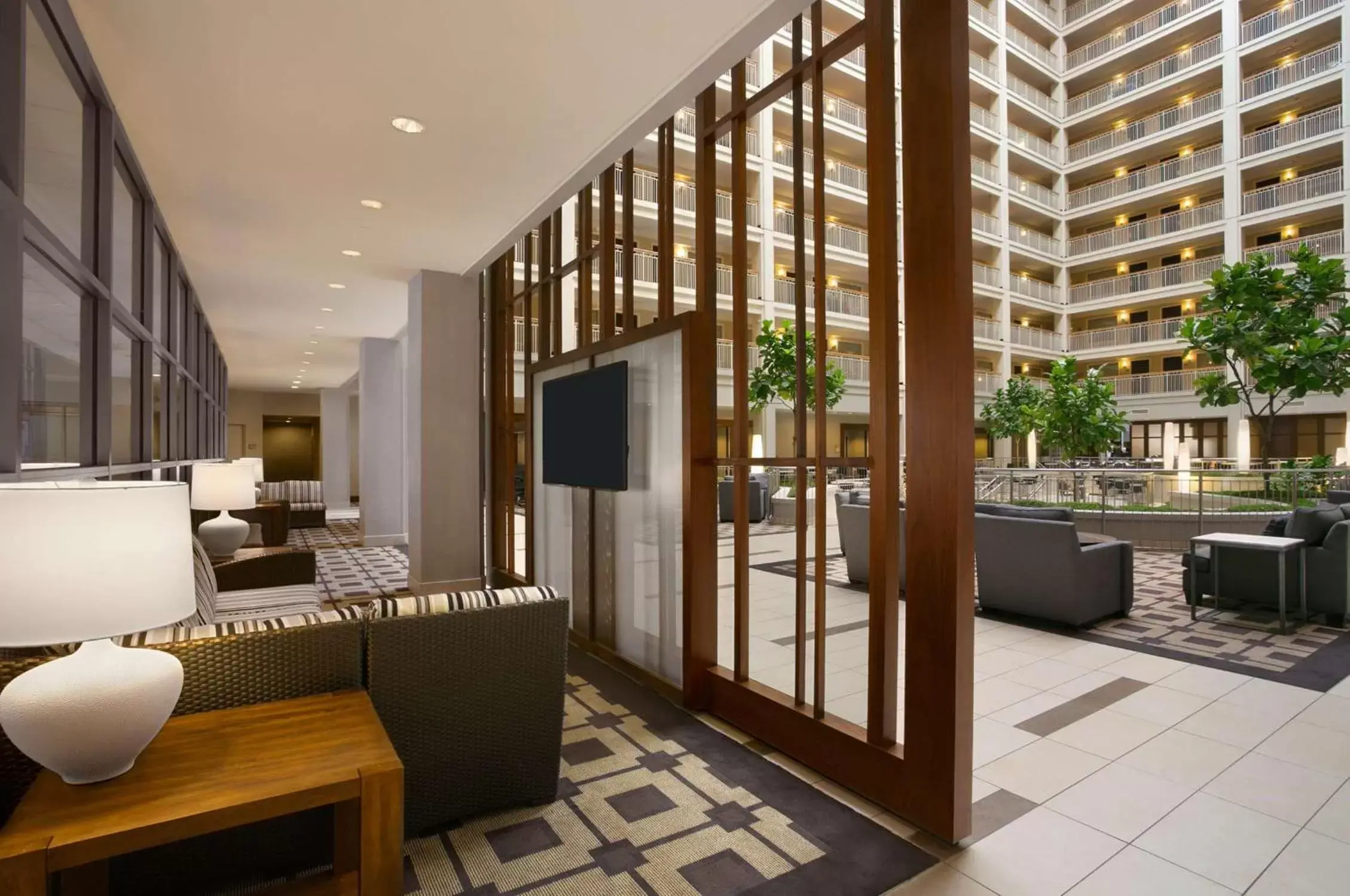 Lobby or reception, Seating Area in Embassy Suites Chicago - Downtown River North