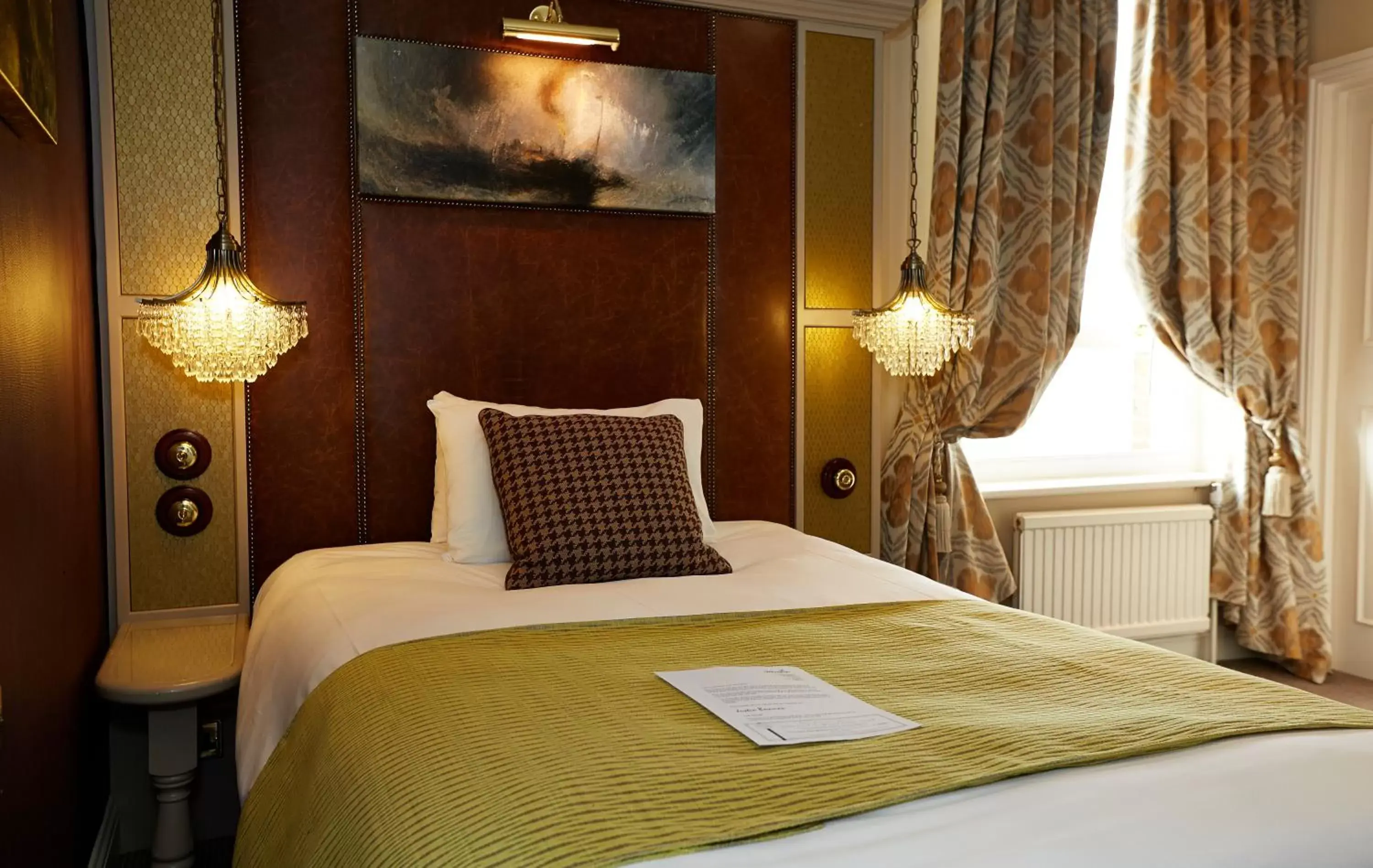 Bed in King's Head Hotel By Greene King Inns
