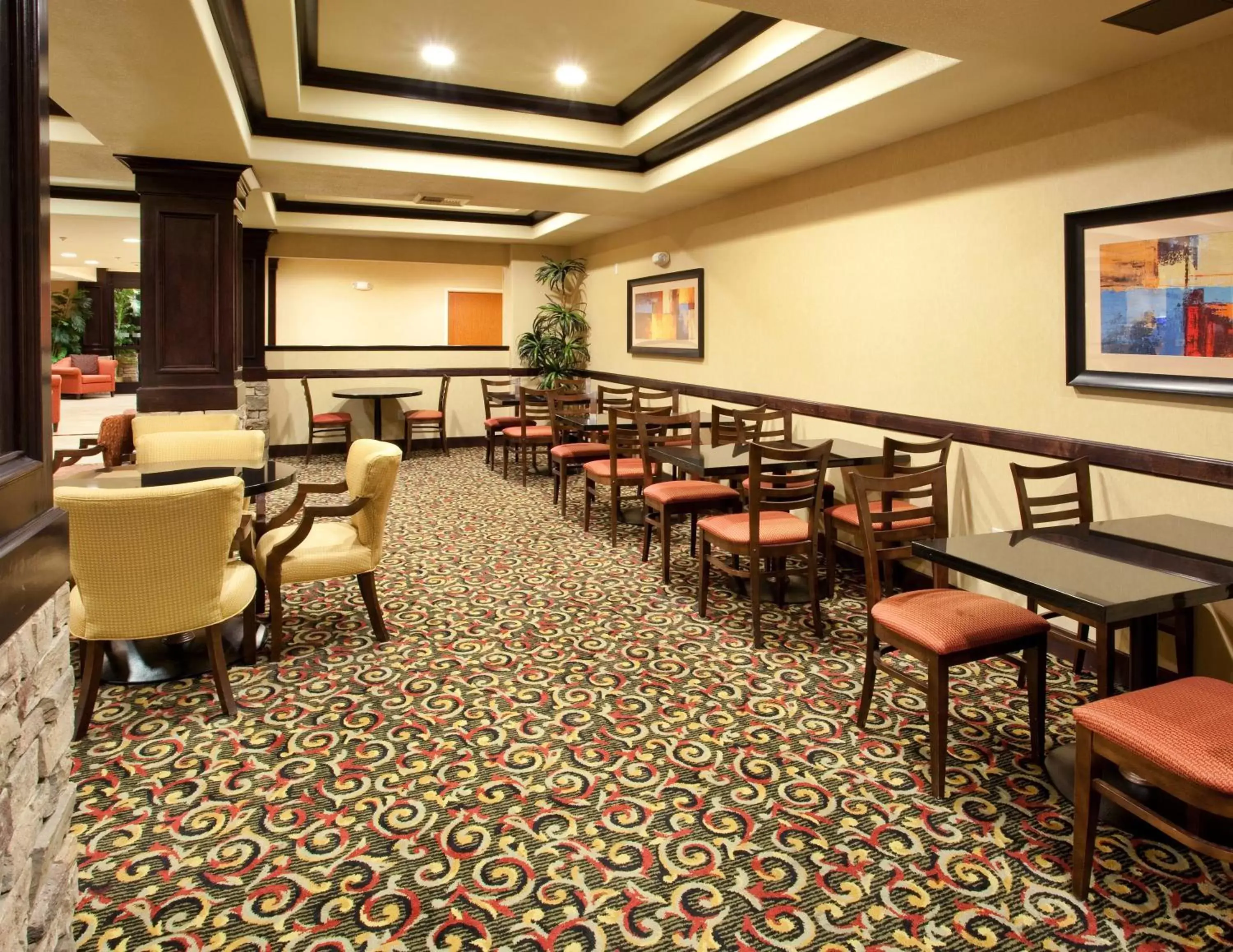 Breakfast, Restaurant/Places to Eat in Holiday Inn Express Hotel & Suites Lincoln-Roseville Area, an IHG Hotel