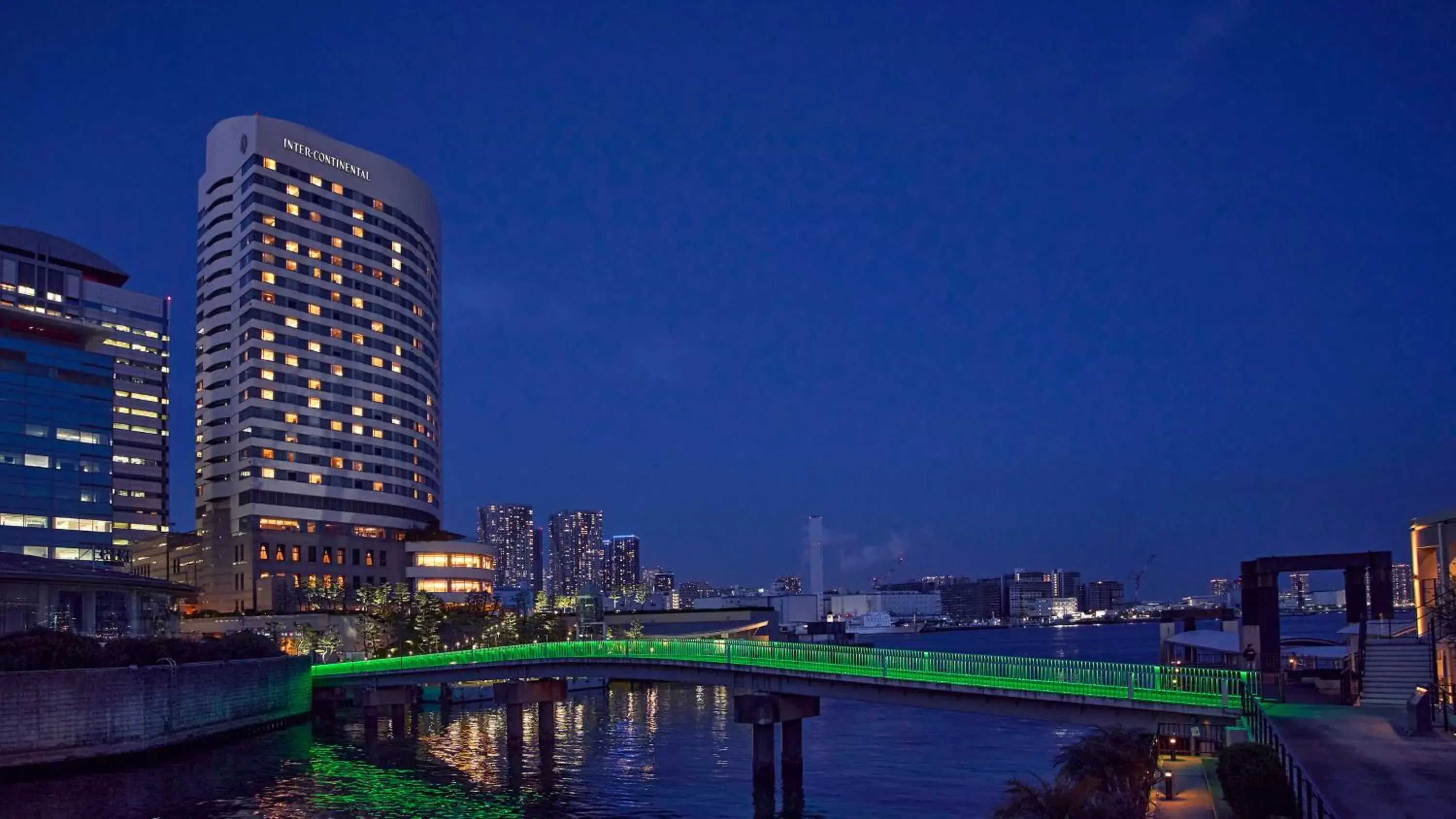 Property building, Swimming Pool in InterContinental Tokyo Bay