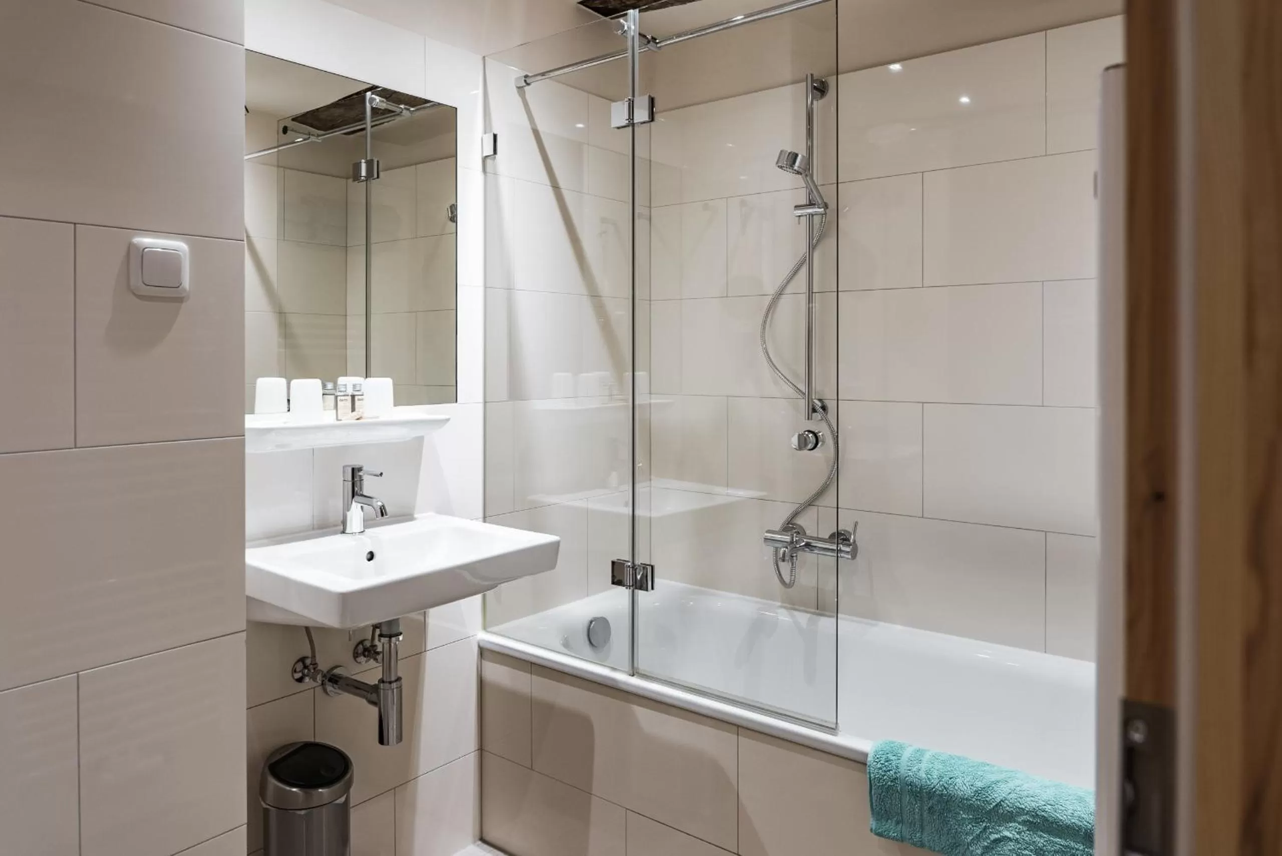 Bedroom, Bathroom in Hotel Haase