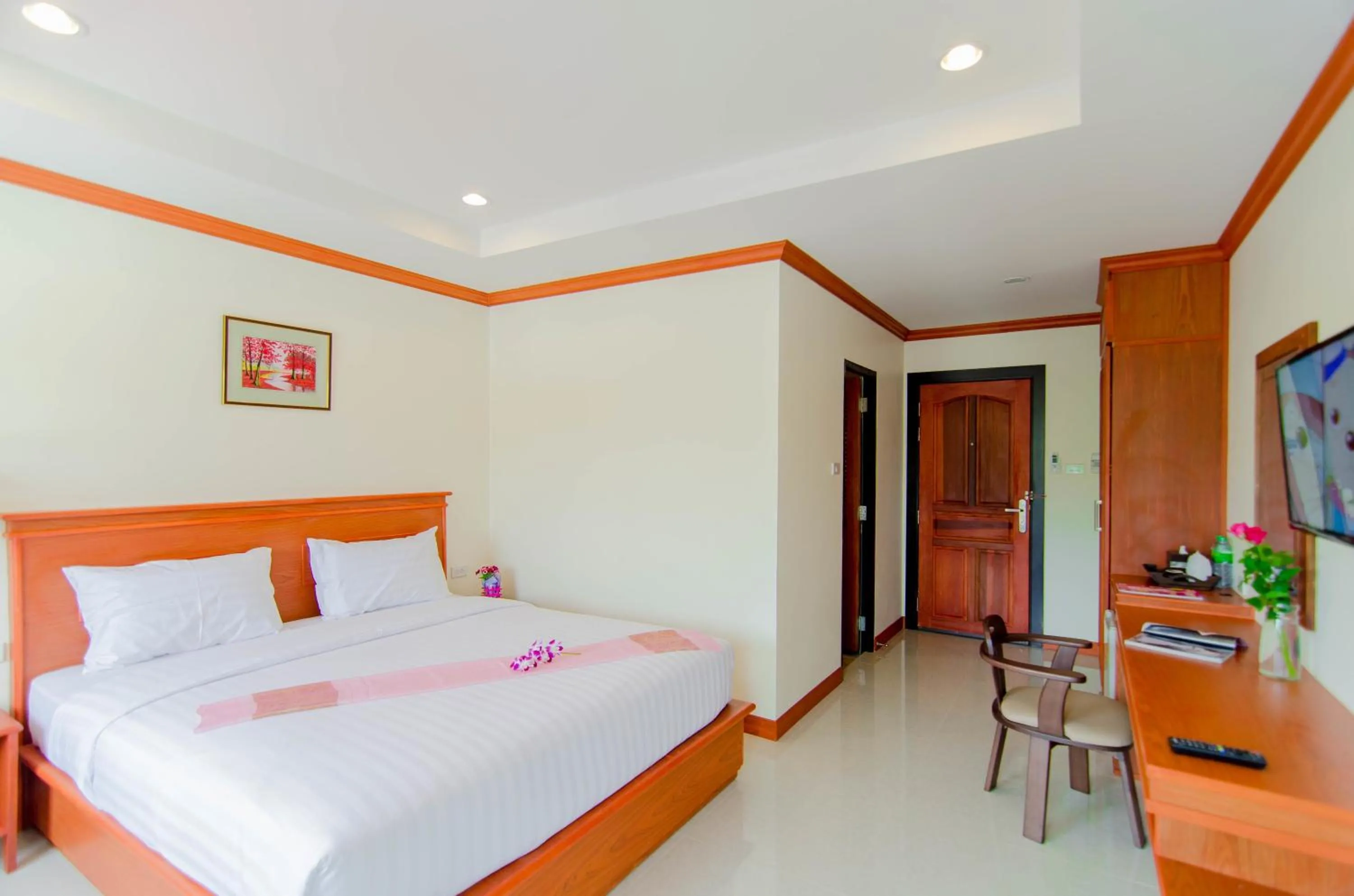 Photo of the whole room, Bed in Phaithong Sotel Resort