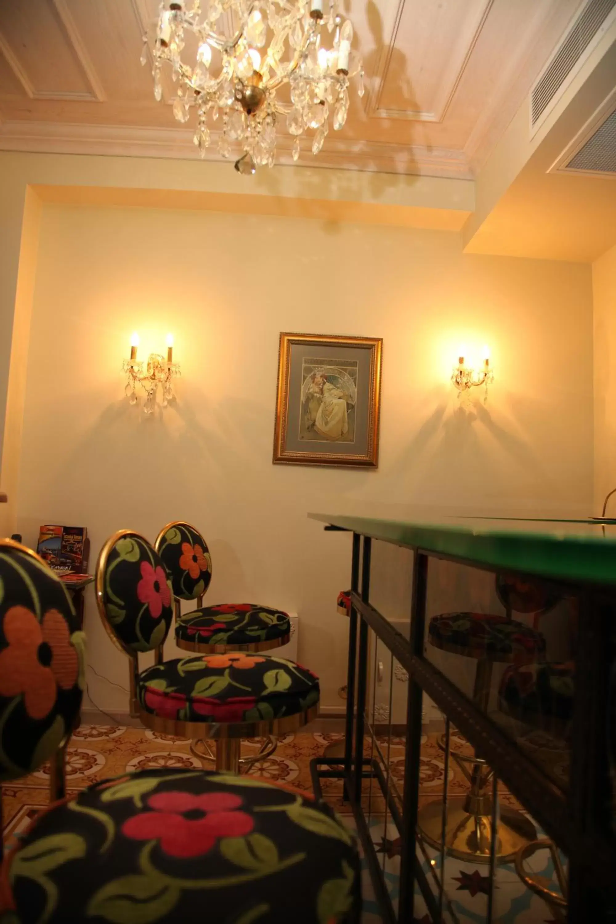 Lounge or bar in Villa Pera Suite Hotel