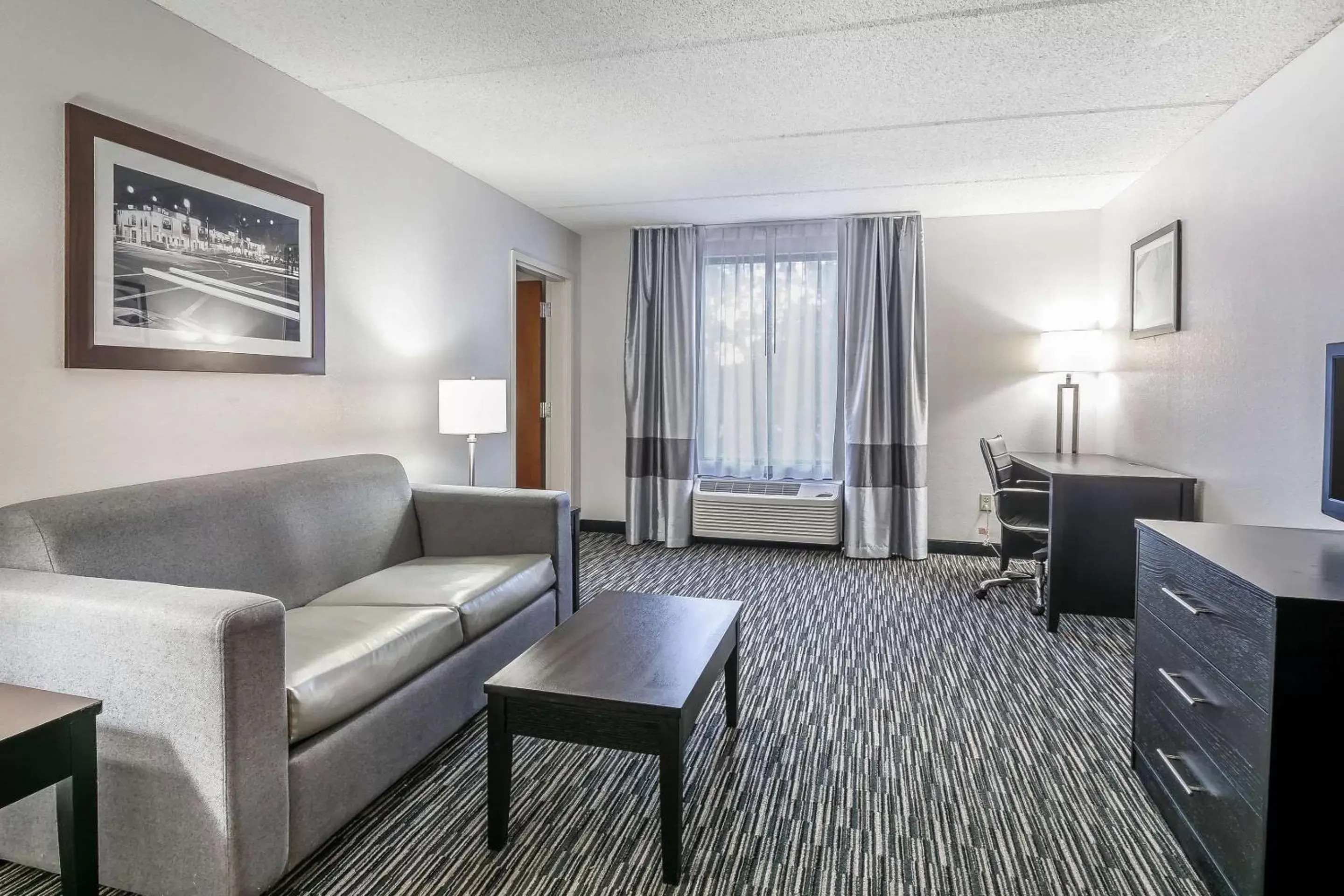 Photo of the whole room, Seating Area in Comfort Inn University Gainesville