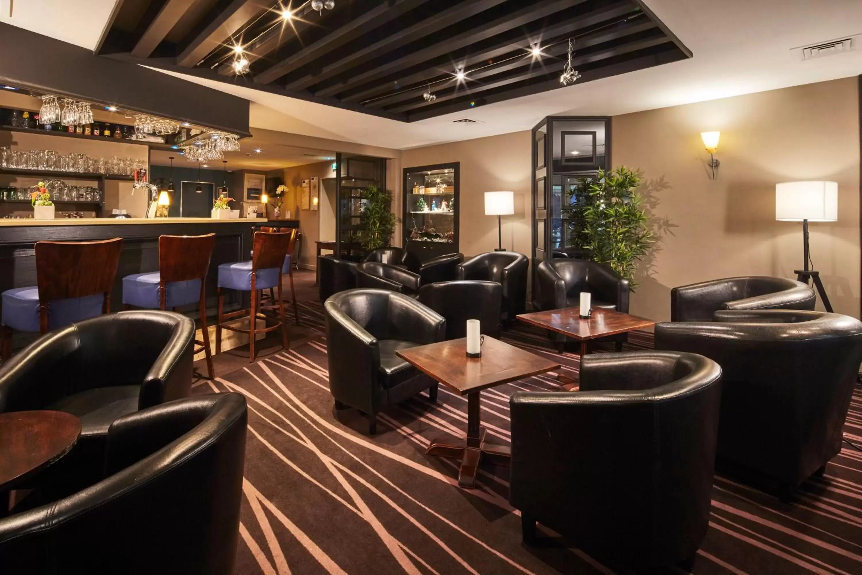 Lounge or bar, Lounge/Bar in Kyriad Beaune