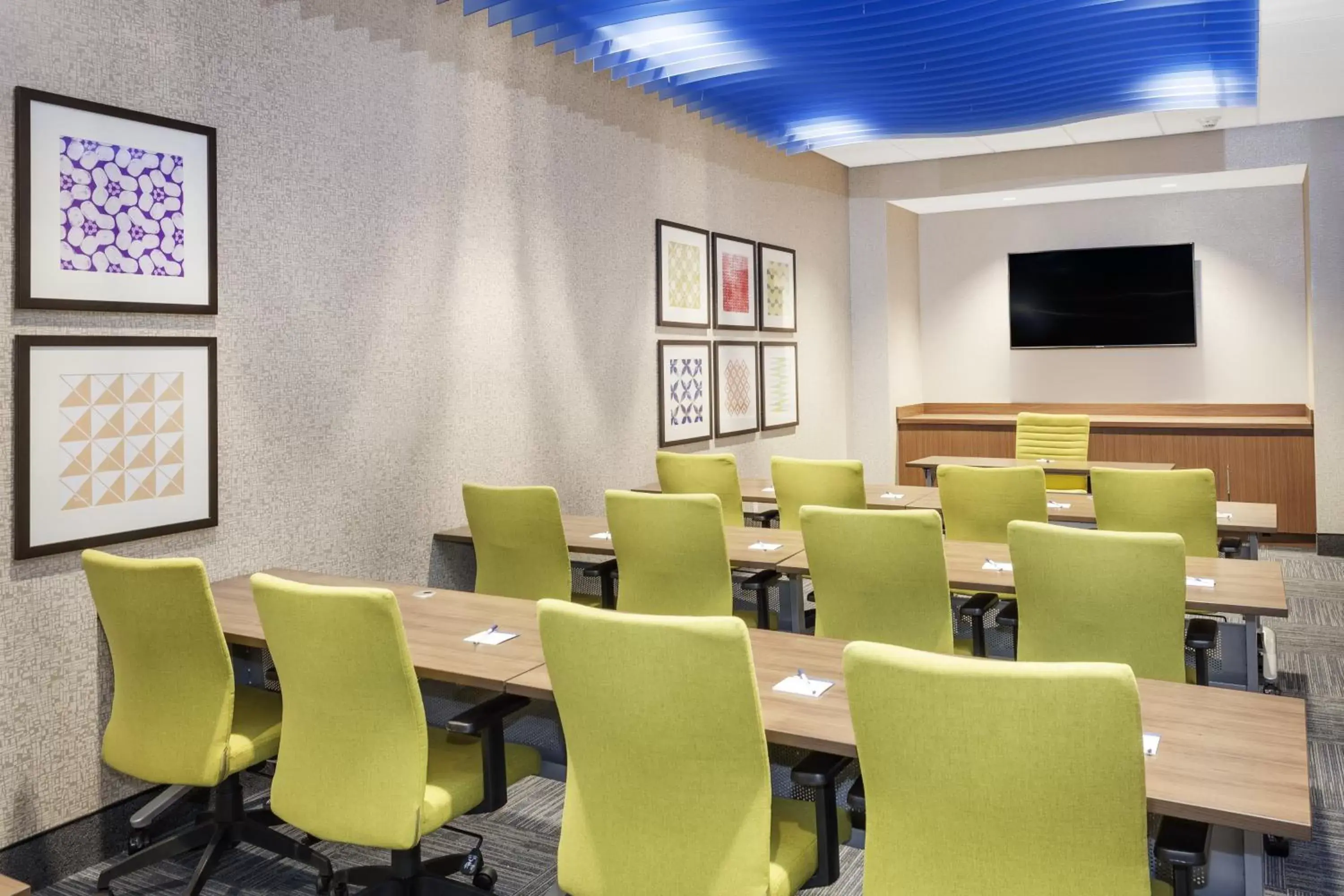 Meeting/conference room in Holiday Inn Express & Suites - Hudson I-94, an IHG Hotel