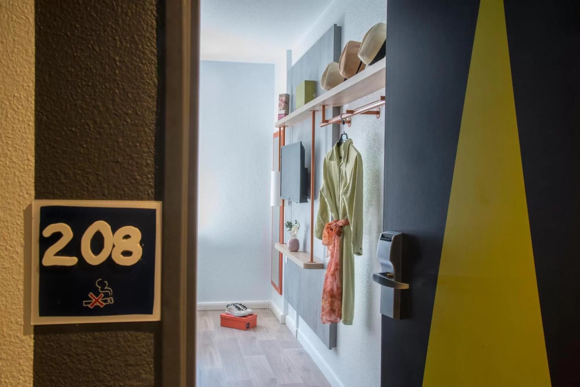 Bedroom in ibis budget Nice Californie Lenval