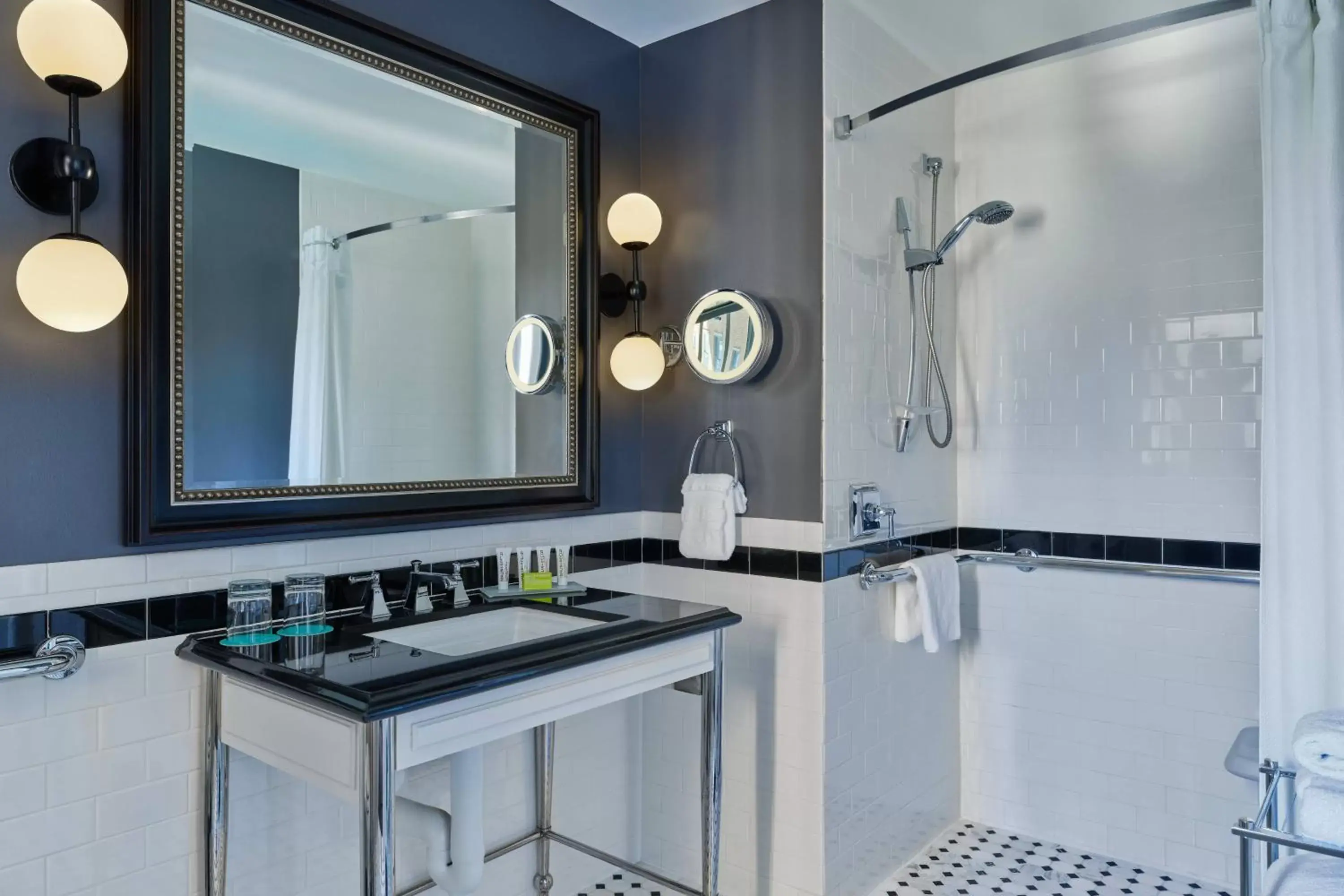 Bathroom in Le Meridien Dallas, The Stoneleigh