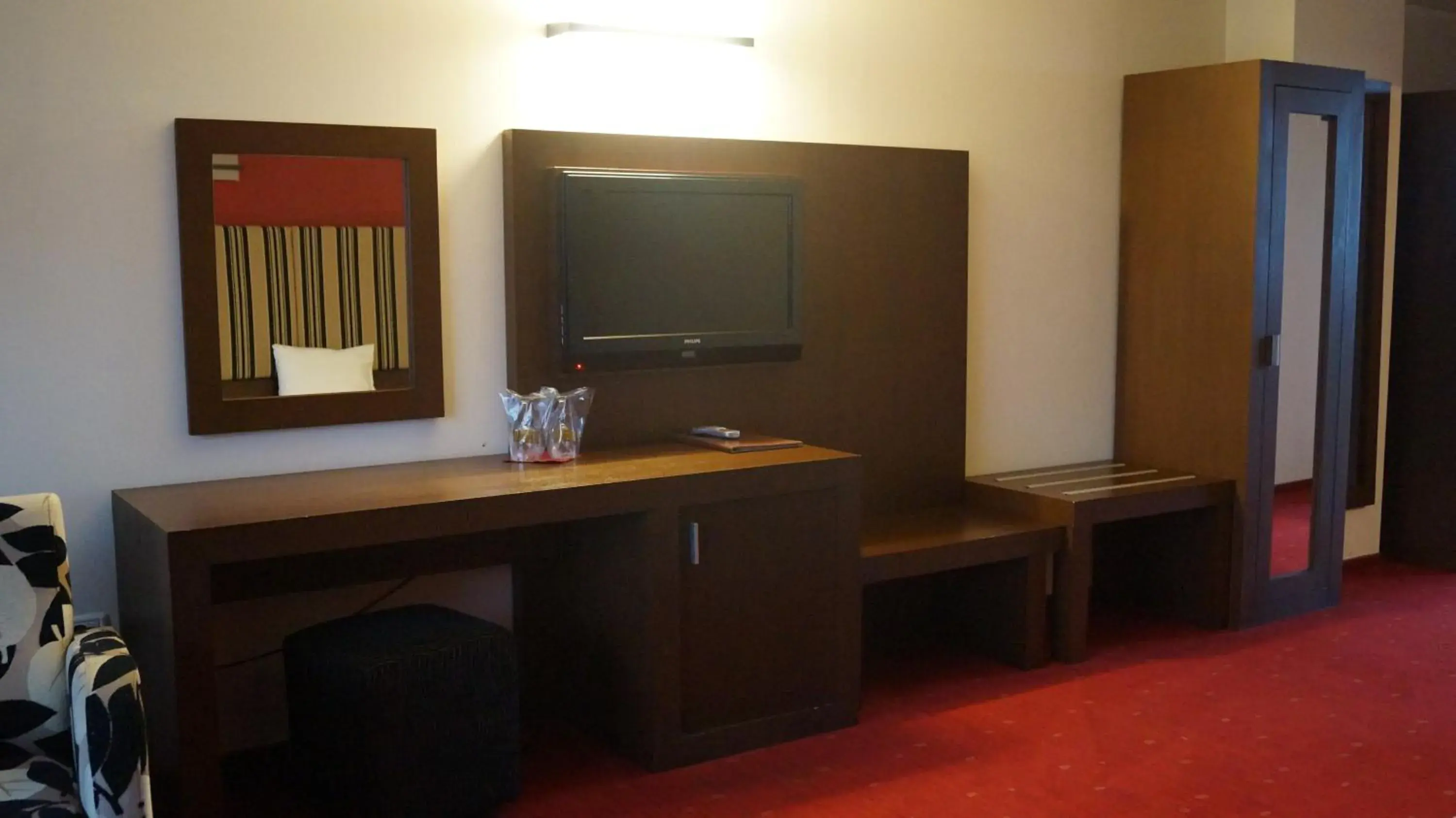 TV and multimedia, TV/Entertainment Center in Hotel Wolf 2