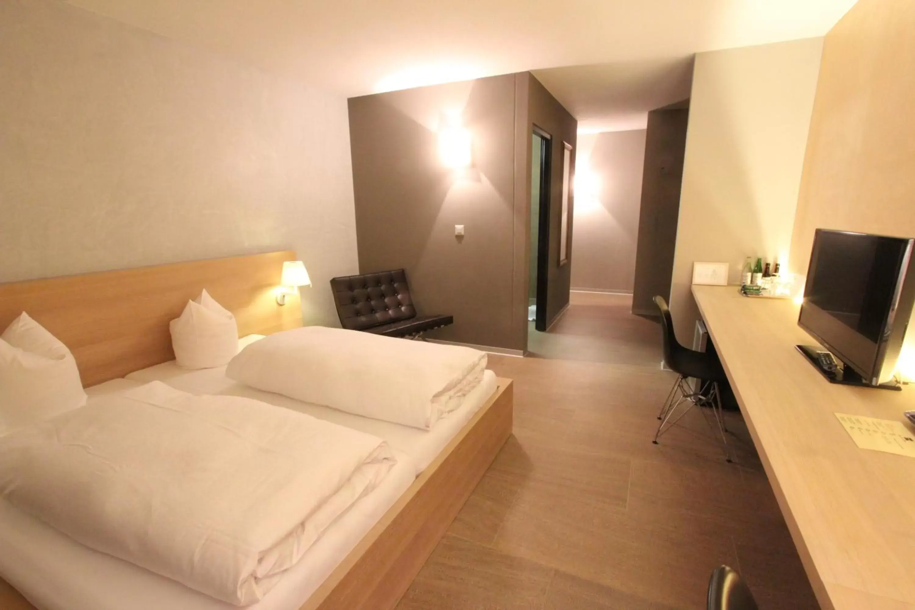 Bedroom, Bed in Hotel des Alpes