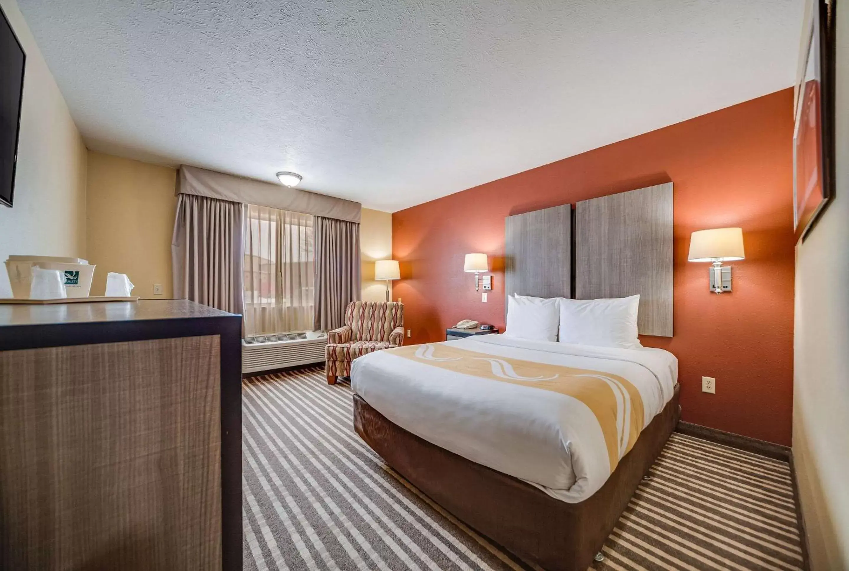 Bedroom, Bed in Quality Inn Hastings Bedroom, Bed in Quality Inn Hastings