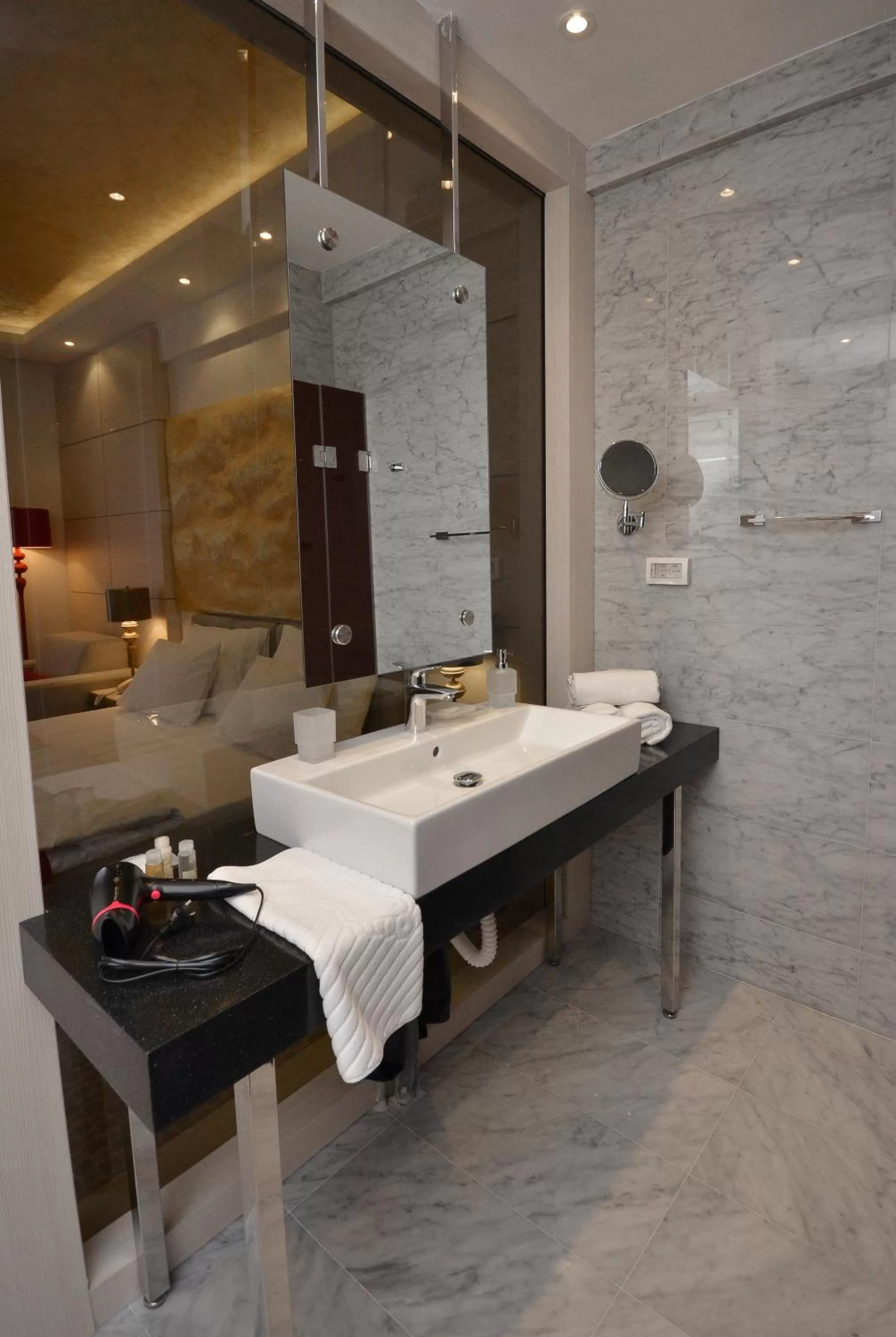 Bathroom in Hotel Atina