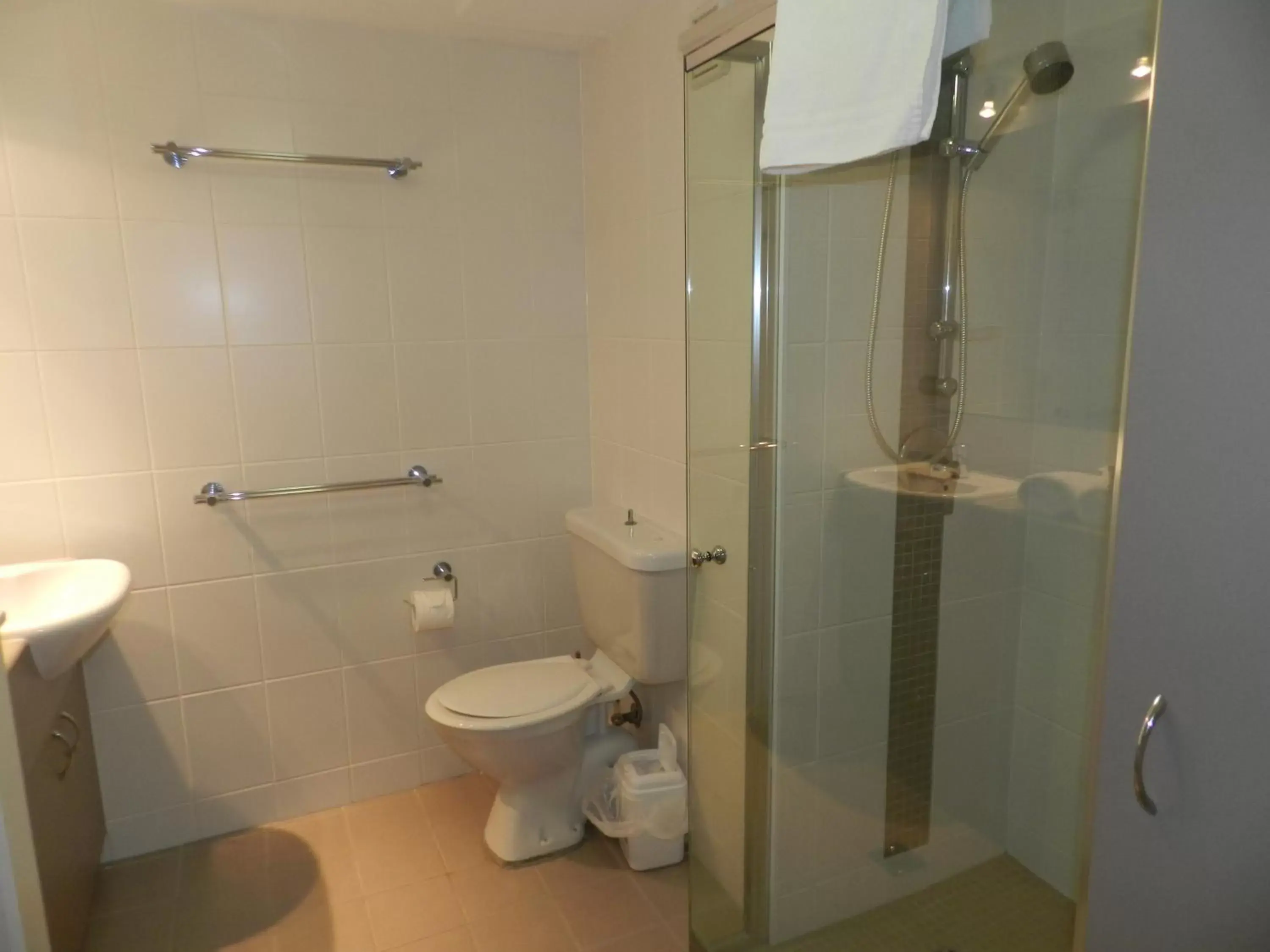 Shower, Bathroom in Surfers Beachside Holiday Apartments