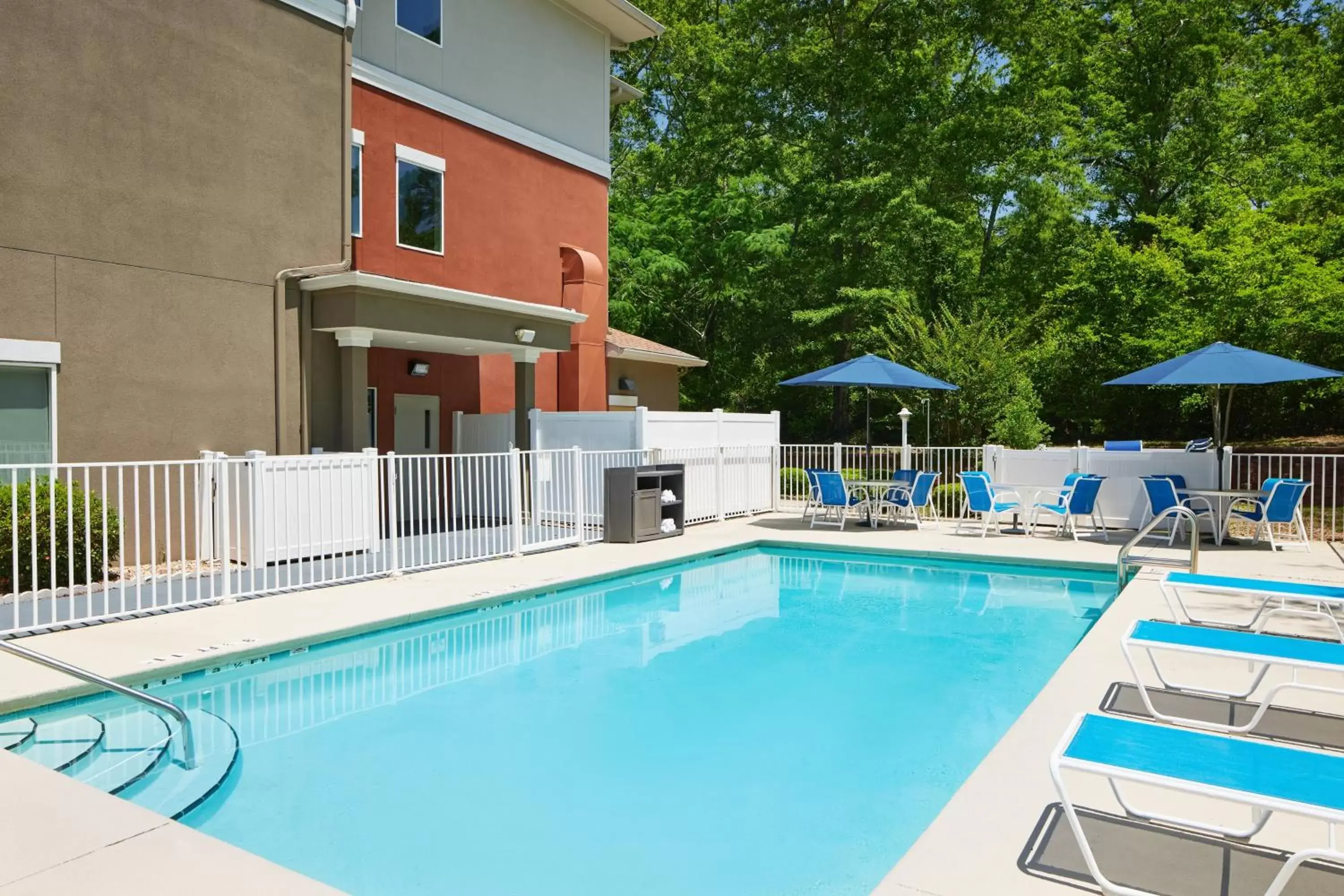 Swimming Pool in Holiday Inn Express & Suites Bonifay, an IHG Hotel