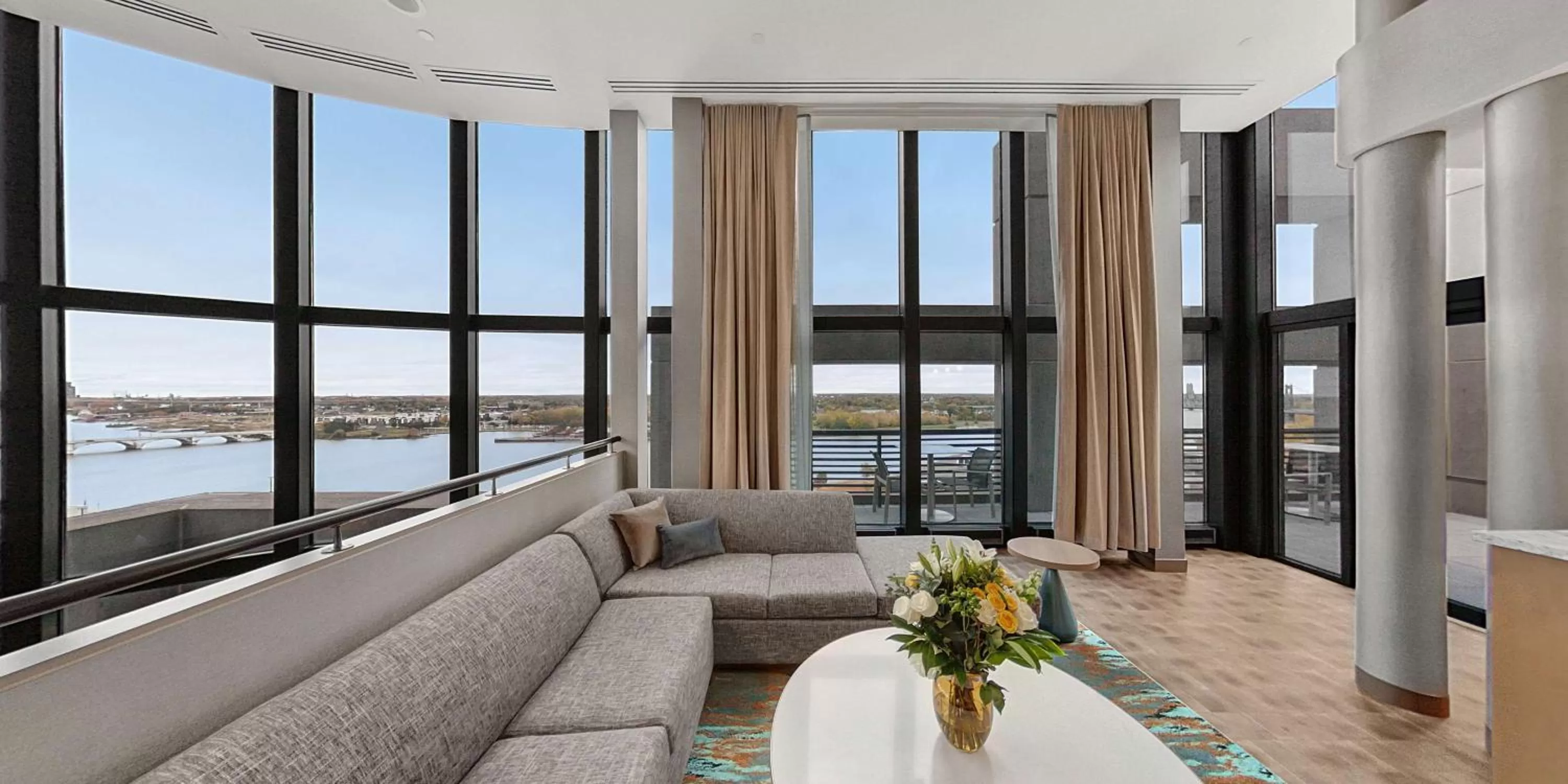 Living room in Hilton Garden Inn Toledo Downtown