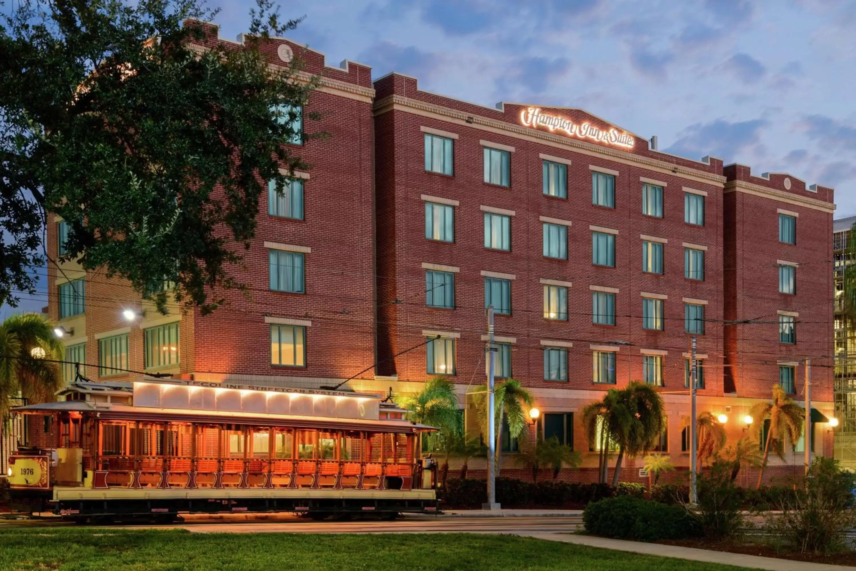 Property Building in Hampton Inn & Suites Tampa Ybor City Downtown