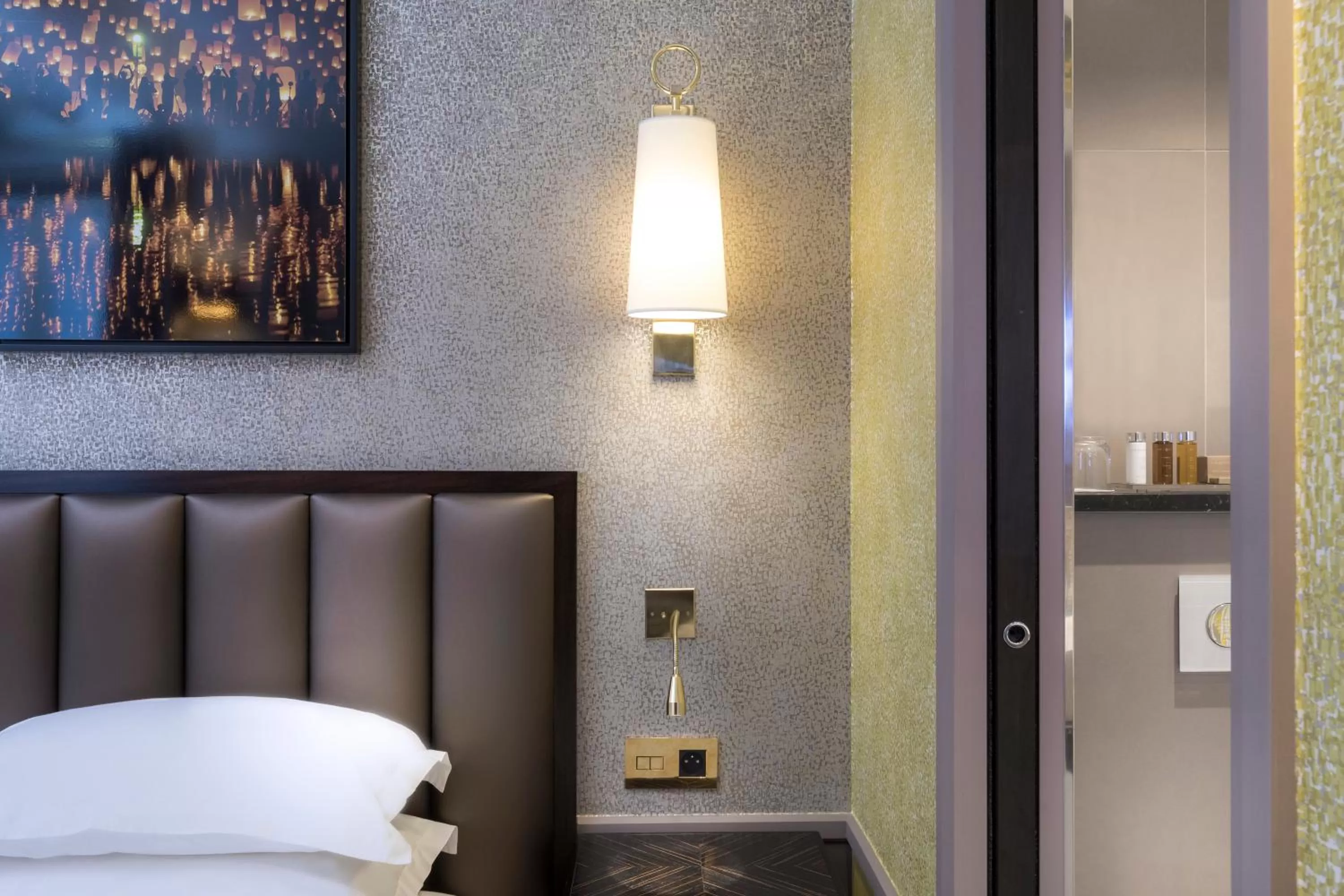 Bed in Vendôme Opera Hotel