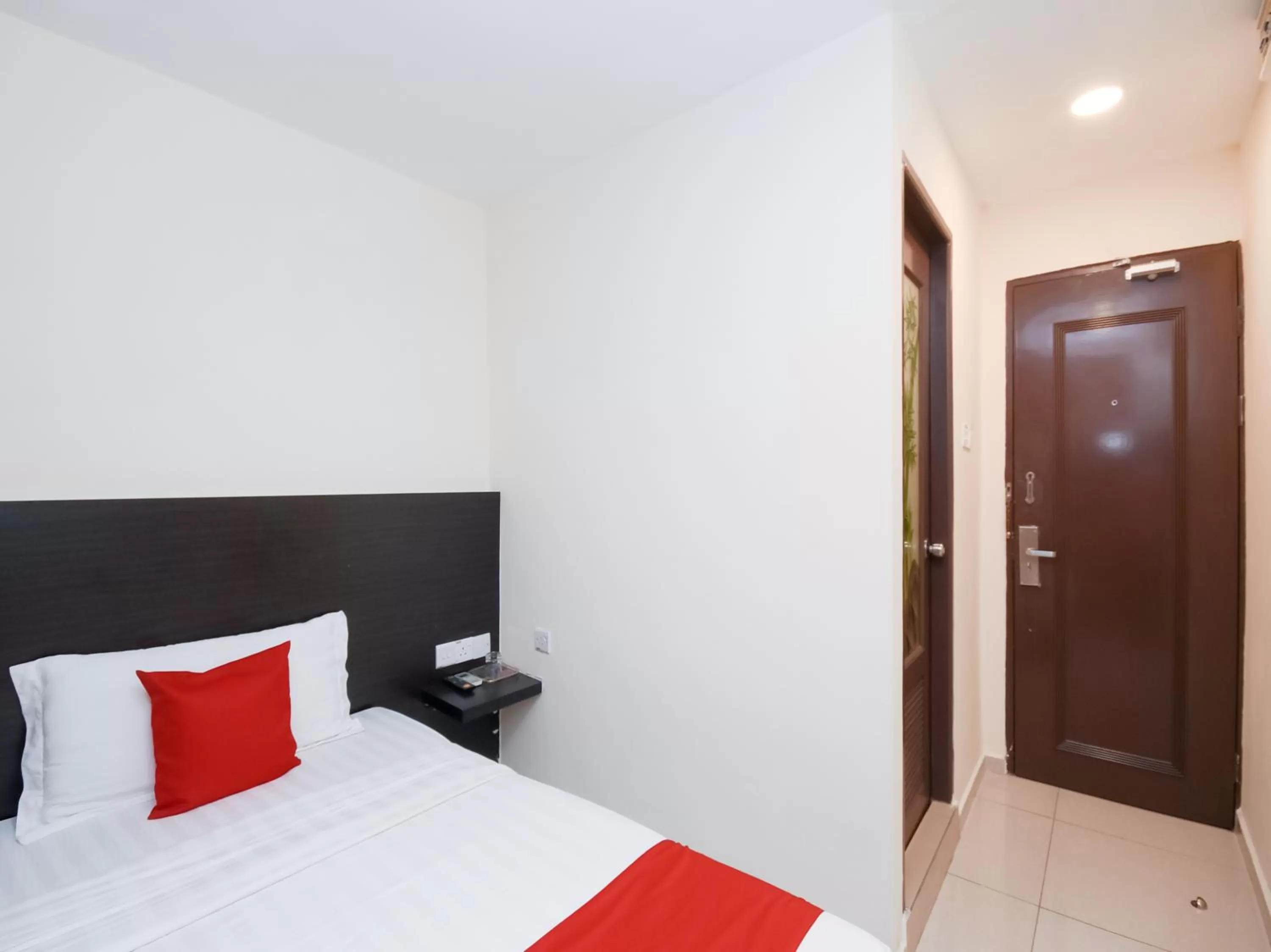 Bedroom, Bed in Kenyalang Suite