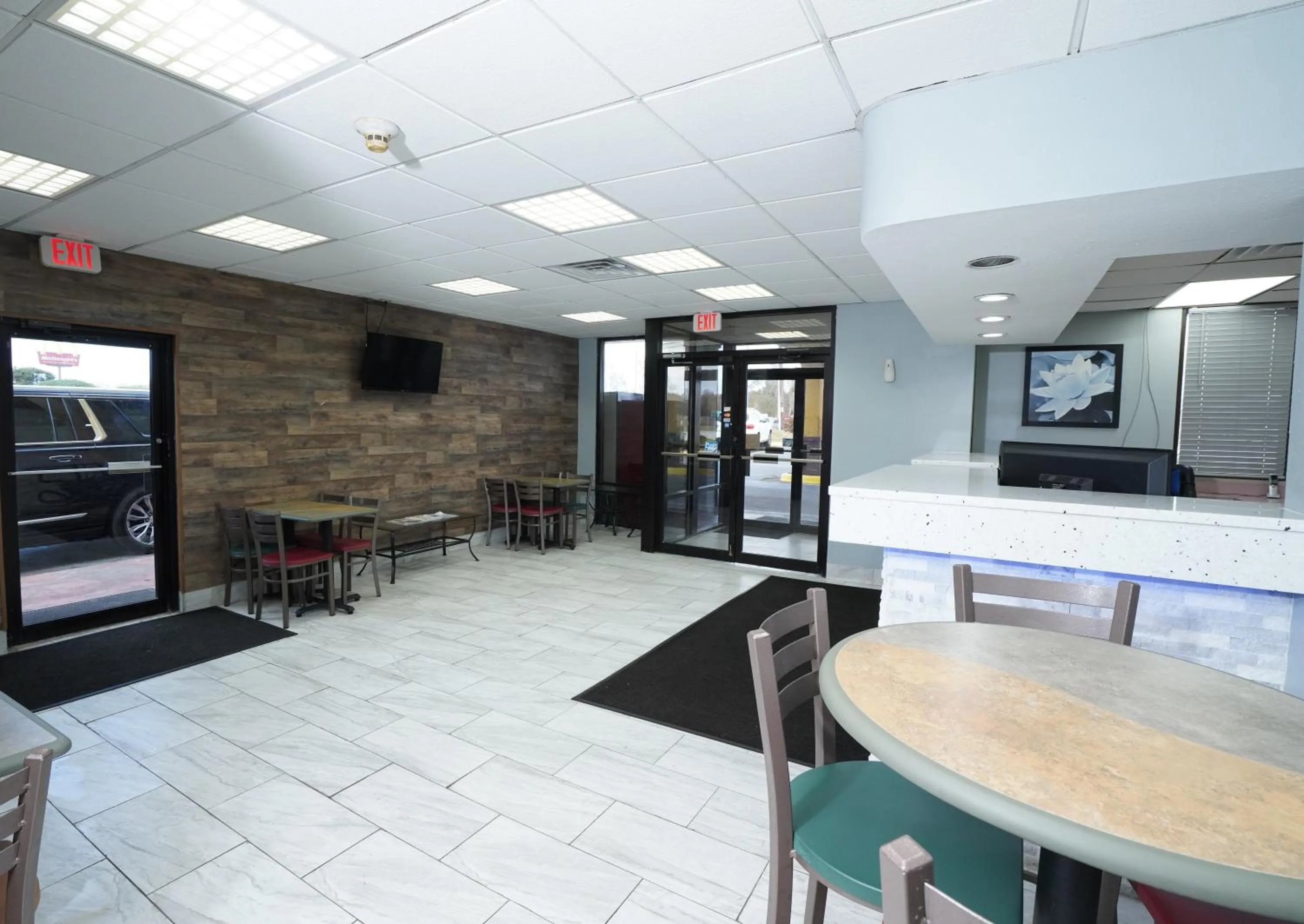 Breakfast in Red Carpet Inn & Suites