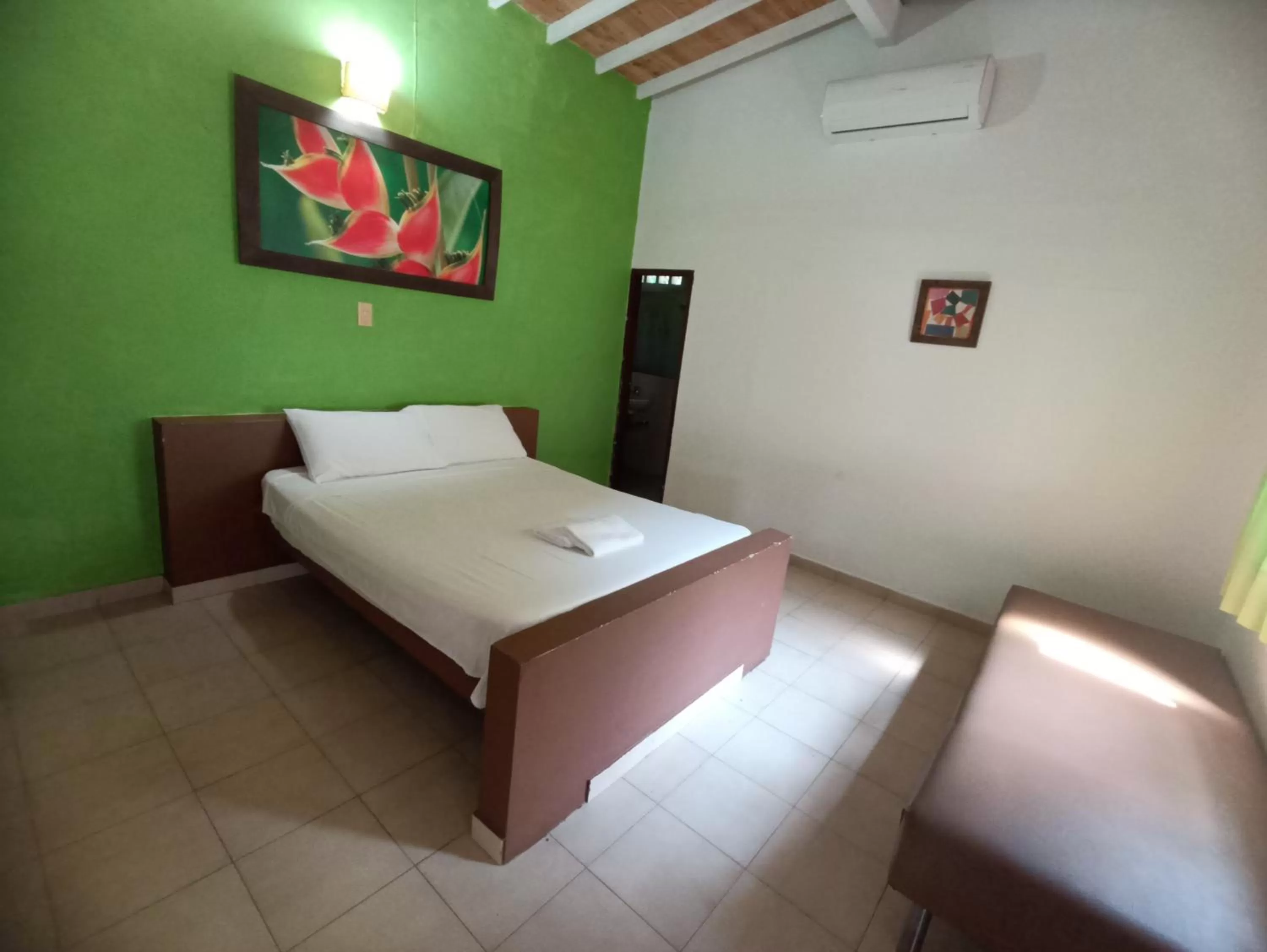 Photo of the whole room, Bed in Rio Escondido