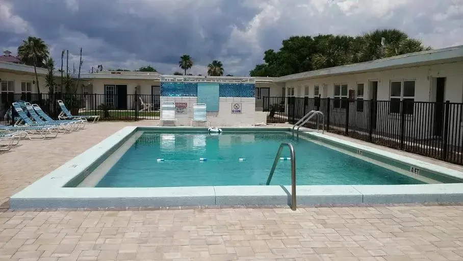 Swimming Pool in The Catalina