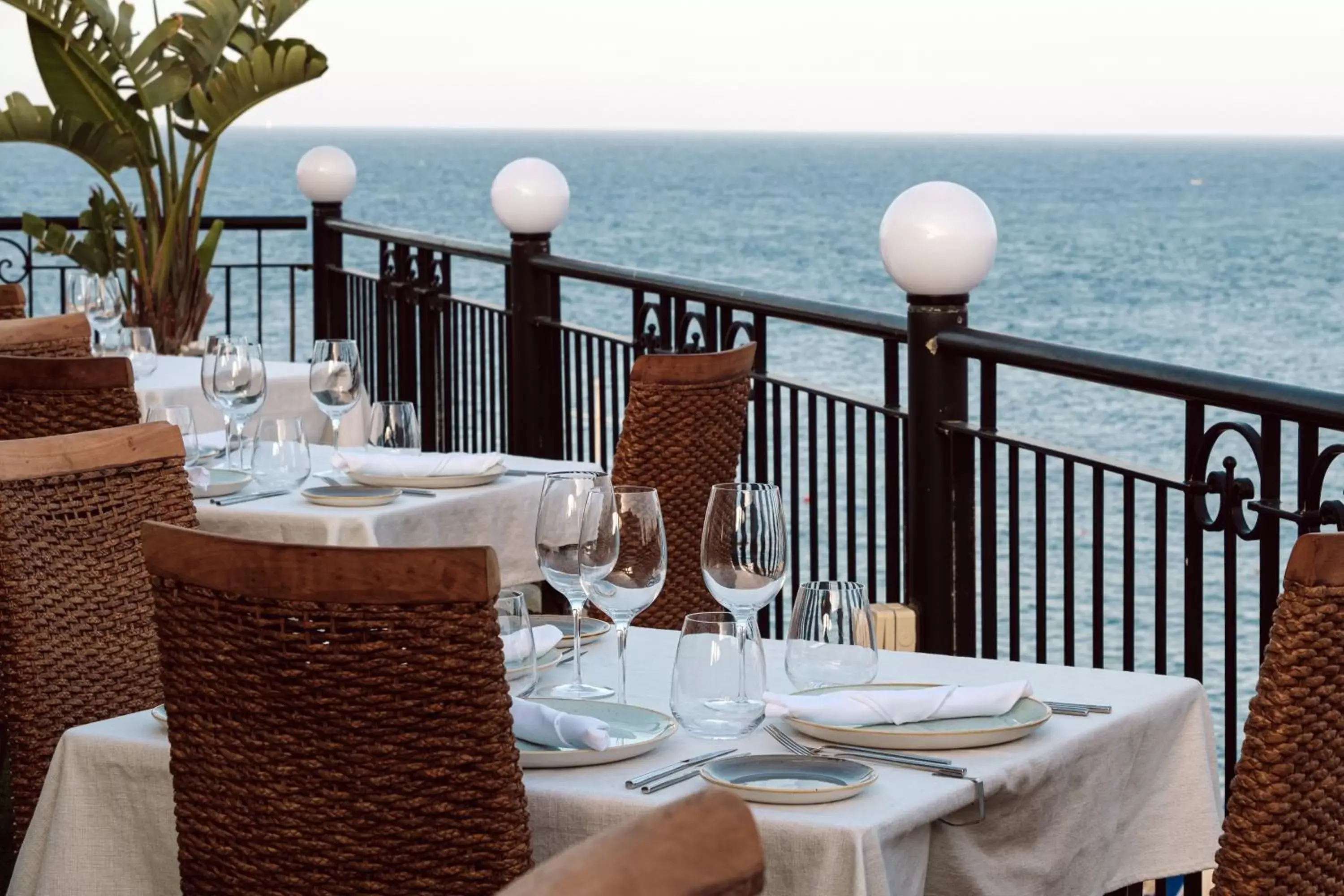 Food, Restaurant/Places to Eat in Marina Hotel Corinthia Beach Resort Malta