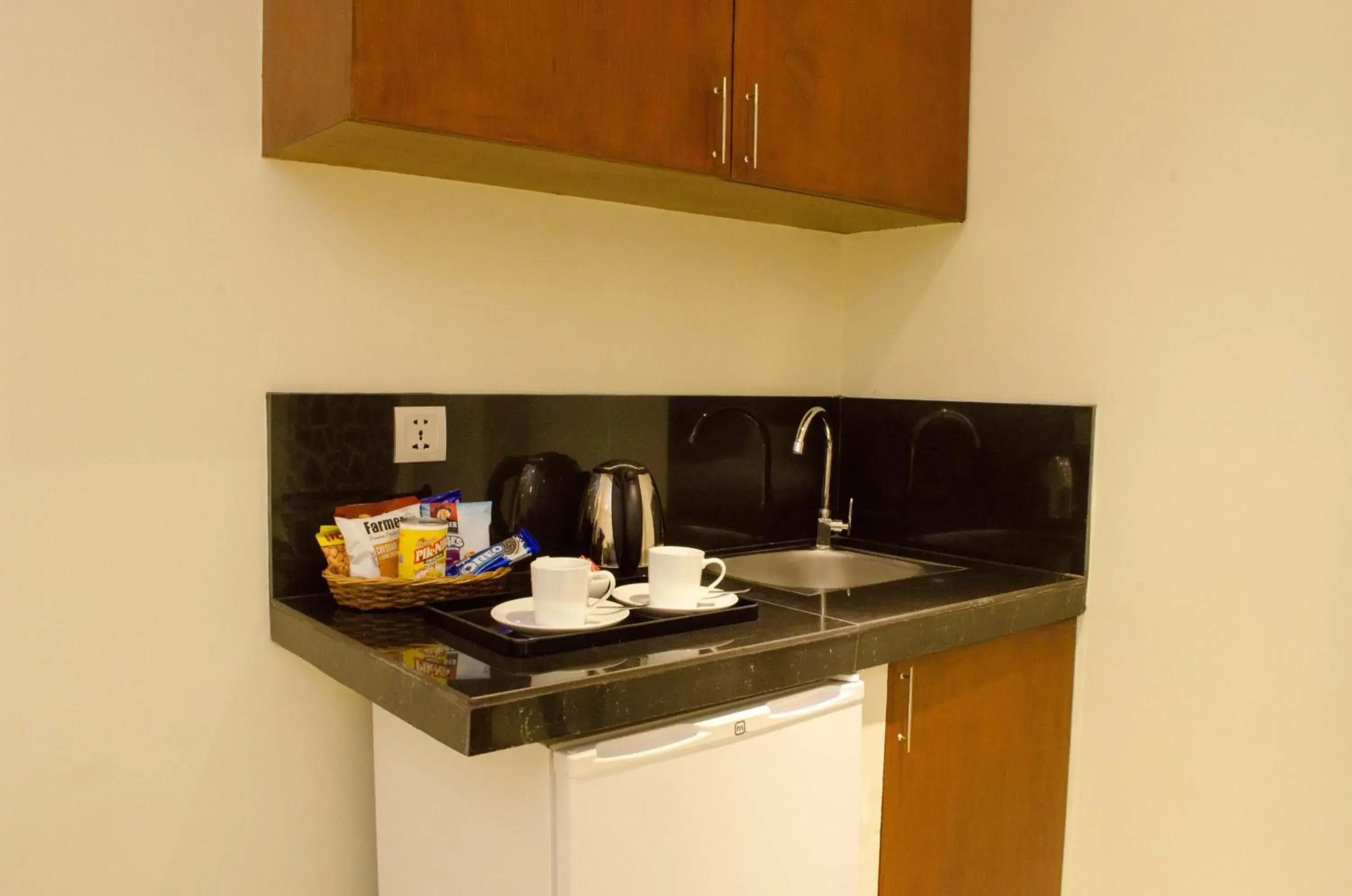 Kitchen or kitchenette, Kitchen/Kitchenette in Ritz Hotel Angeles