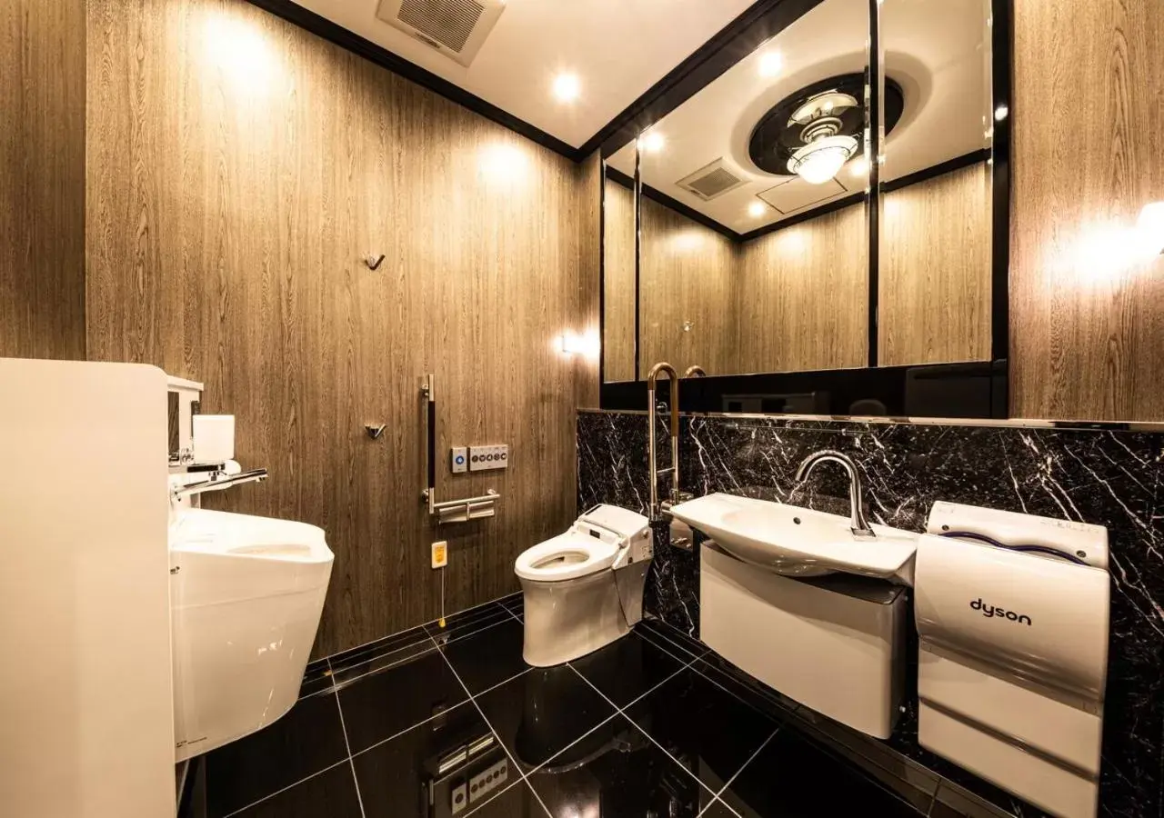 Area and facilities, Bathroom in APA Hotel & Resort Hakata Ekihigashi