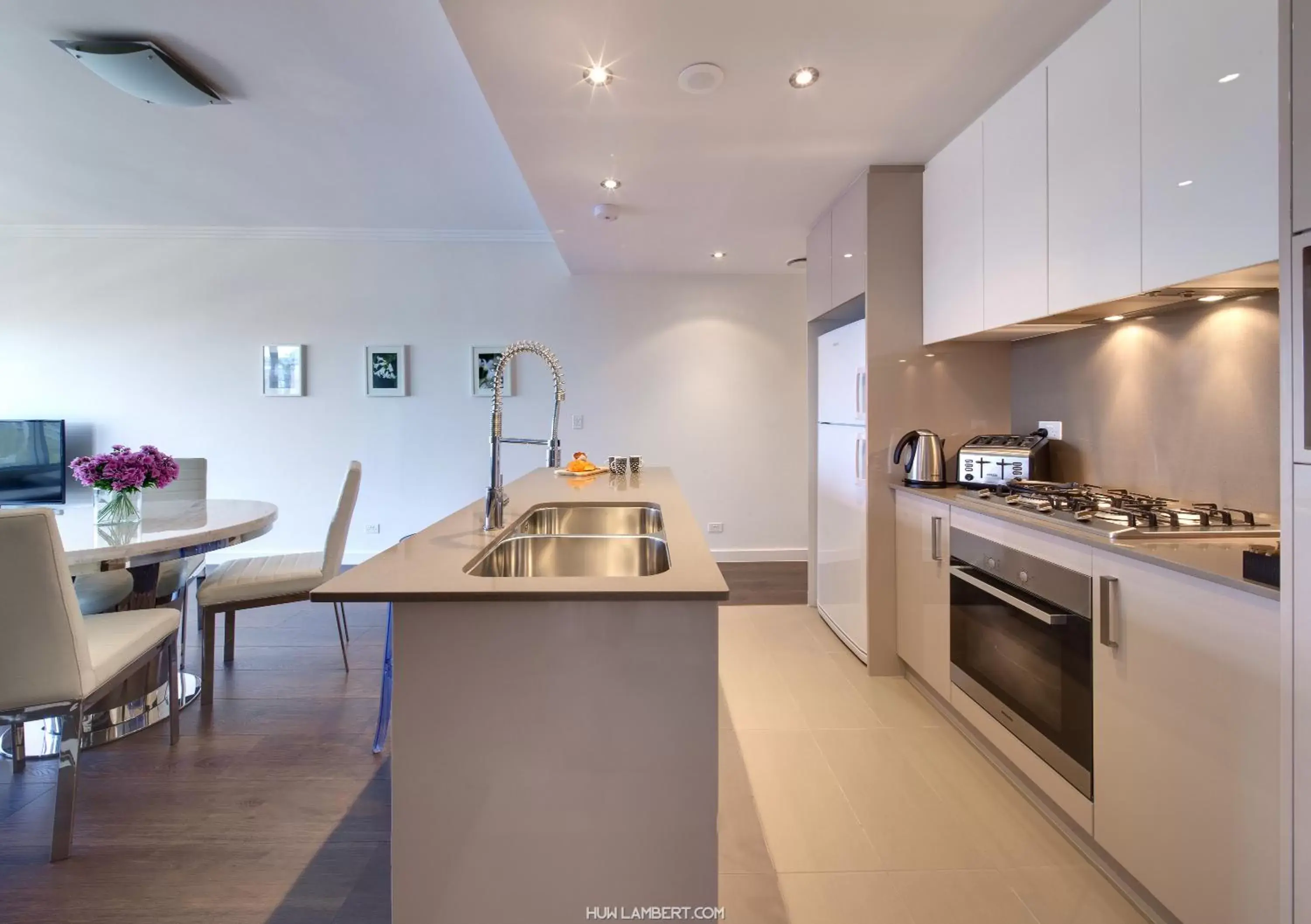 Kitchen or kitchenette, Kitchen/Kitchenette in Zara Tower – Luxury Suites and Apartments