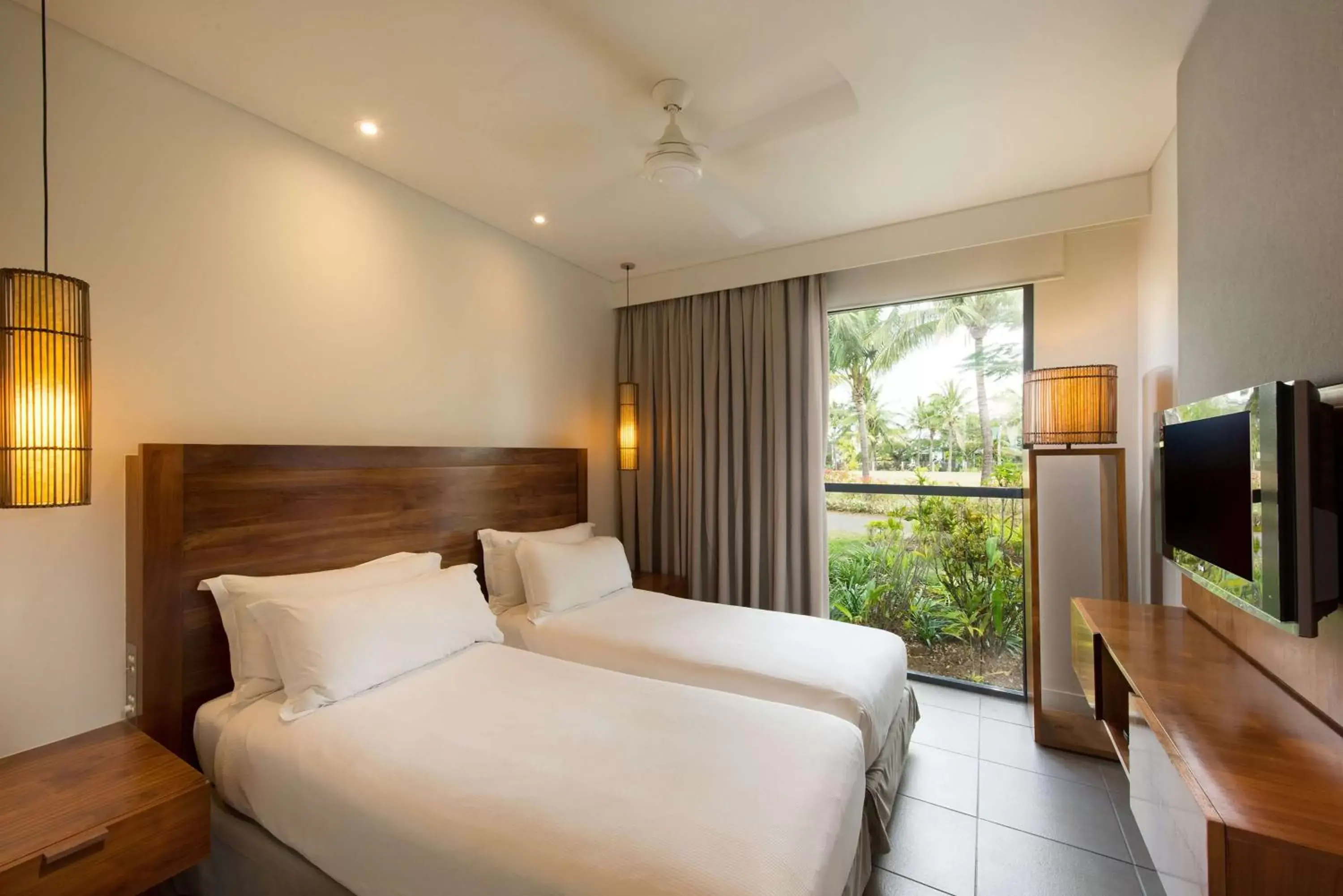 Bedroom, Bed in Hilton Fiji Beach Resort and Spa