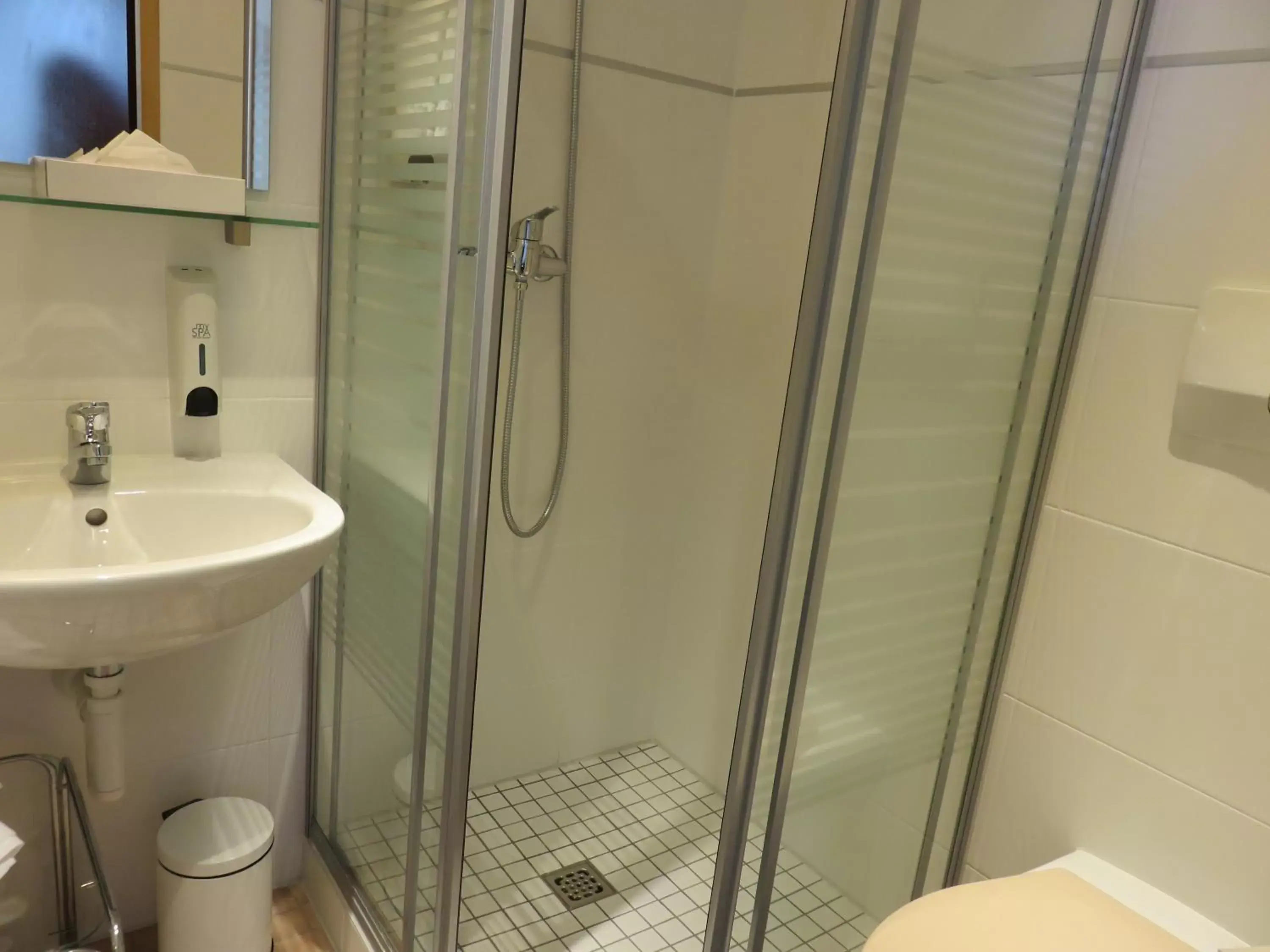 Shower, Bathroom in Hôtel de Chailly