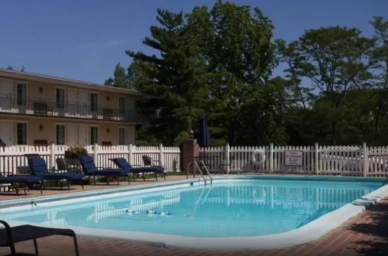 Swimming pool, Property Building in Kirkwood Inn