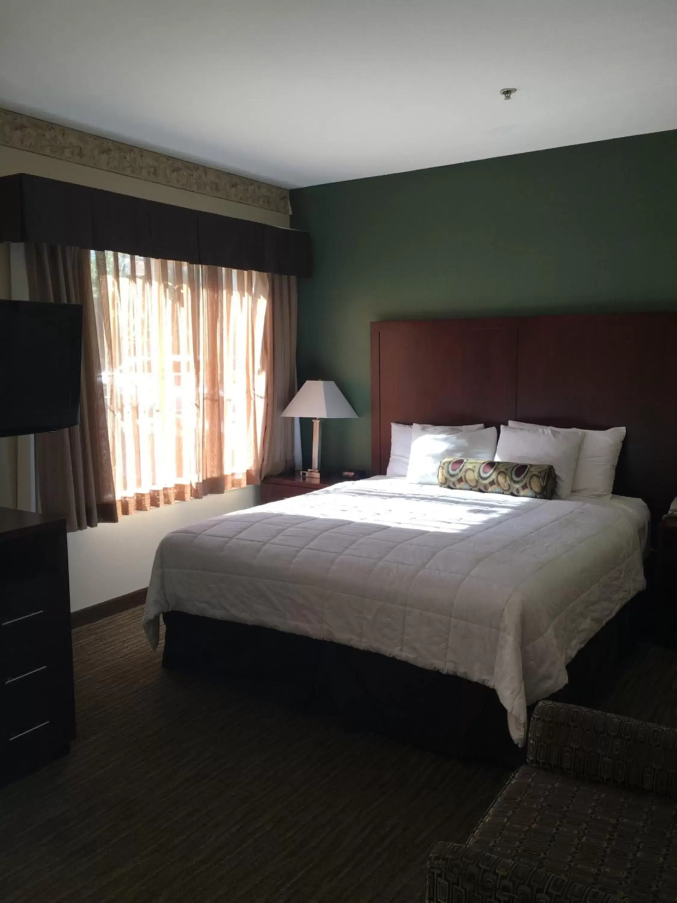 Bed in Hawthorn Suites by Wyndham Rancho Cordova/Folsom