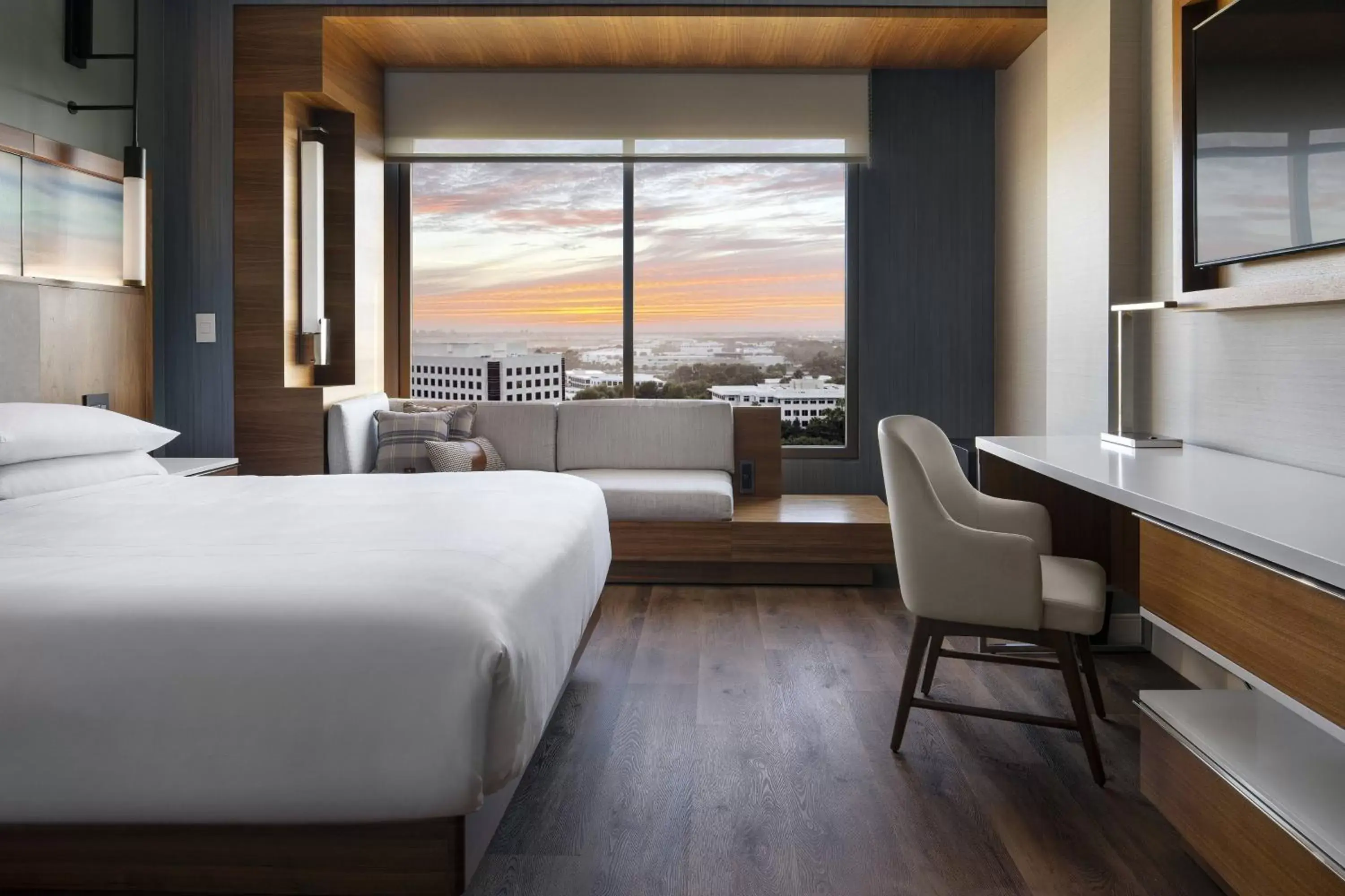 Guest Room with King Bed in Marriott Irvine Spectrum Guest Room with King Bed in Marriott Irvine Spectrum